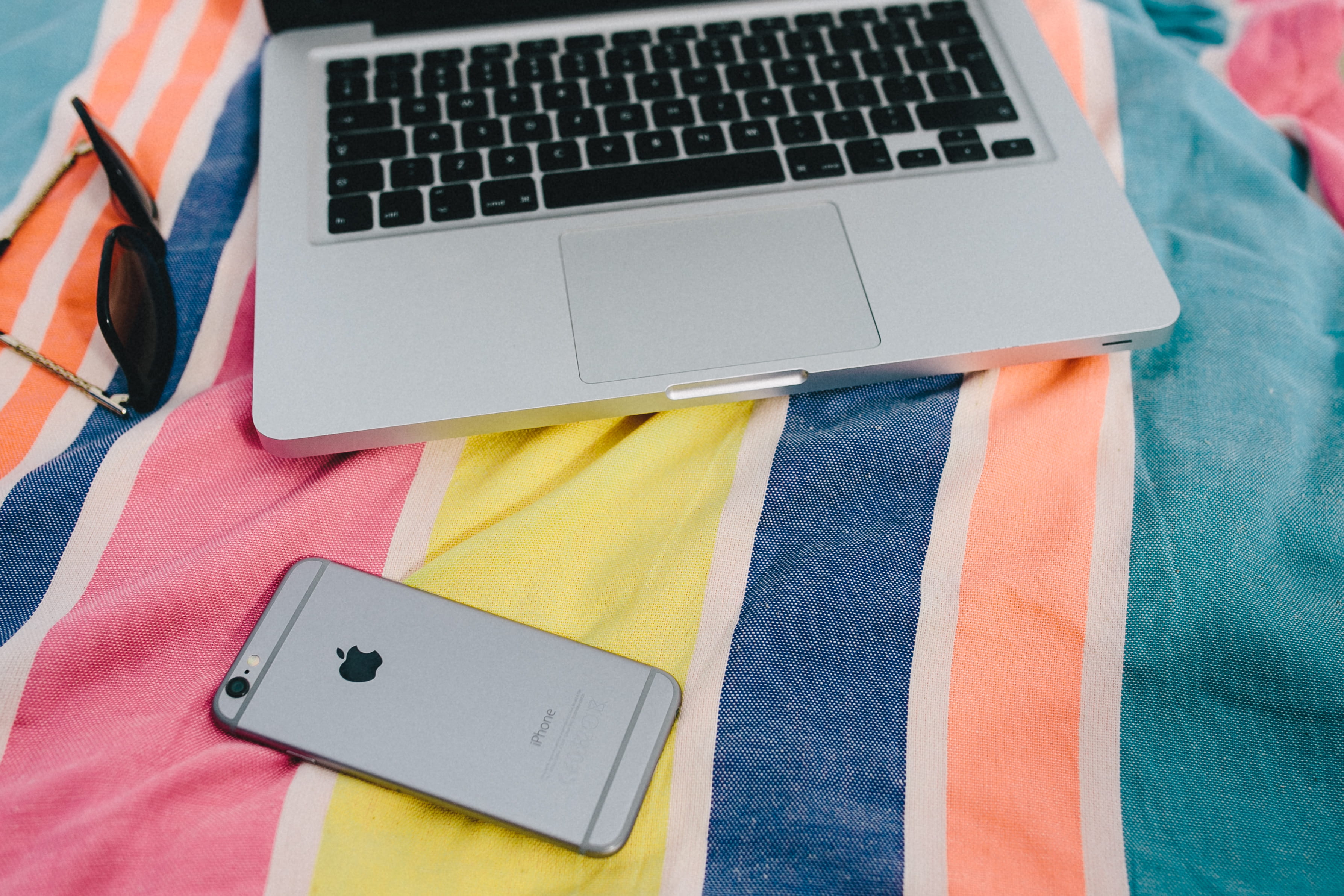 tech, portable information device, portability, keyboard, macbook, communication, close-up, holidays, using laptop, high angle view, indoors, sand, phone, HD Wallpaper