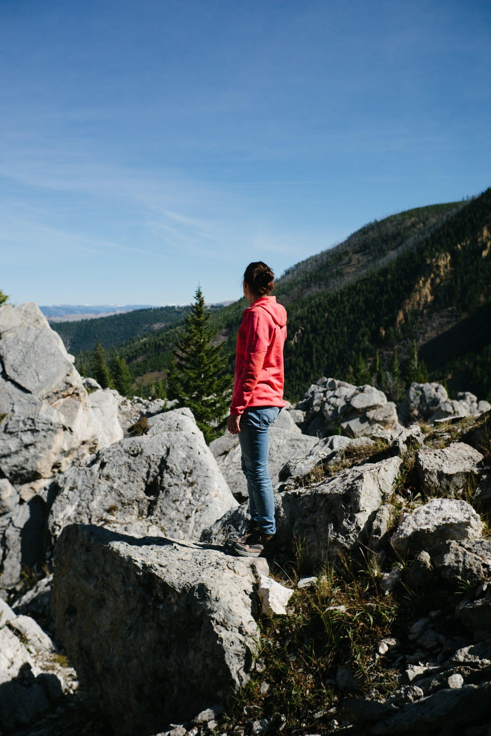 adventure, scenics - nature, vacations, hills, nature, outdoors, real people, lifestyles, sky, trip, holiday, beauty in nature, jeans, rocks, blue, rock, Phone HD Wallpaper