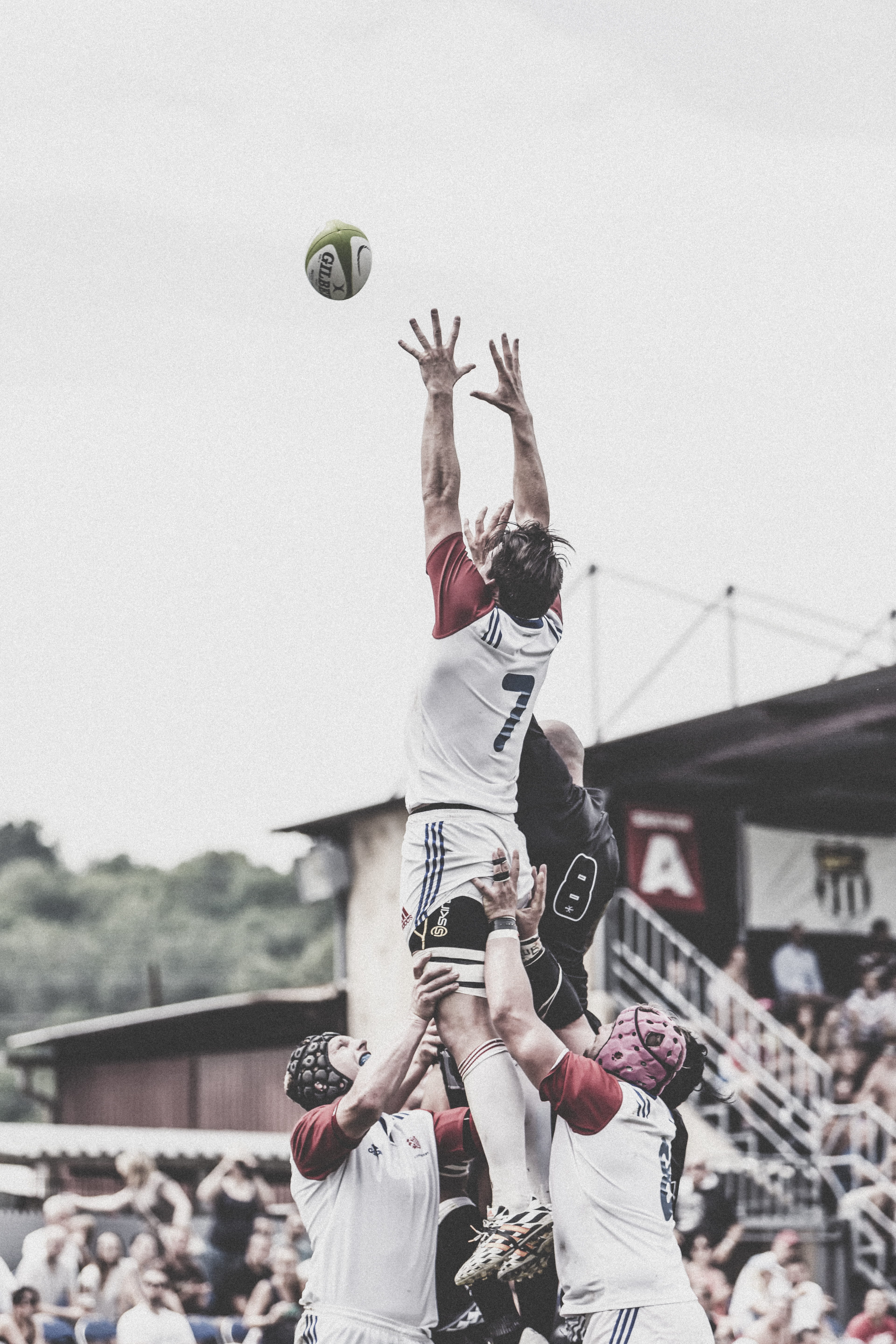 sky, catching, lifestyles, throwing, hand, effort, clothing, fun, sport, athlete, ball, day, men, players, people, adult, athletes, competition, arms raised, Phone HD Wallpaper