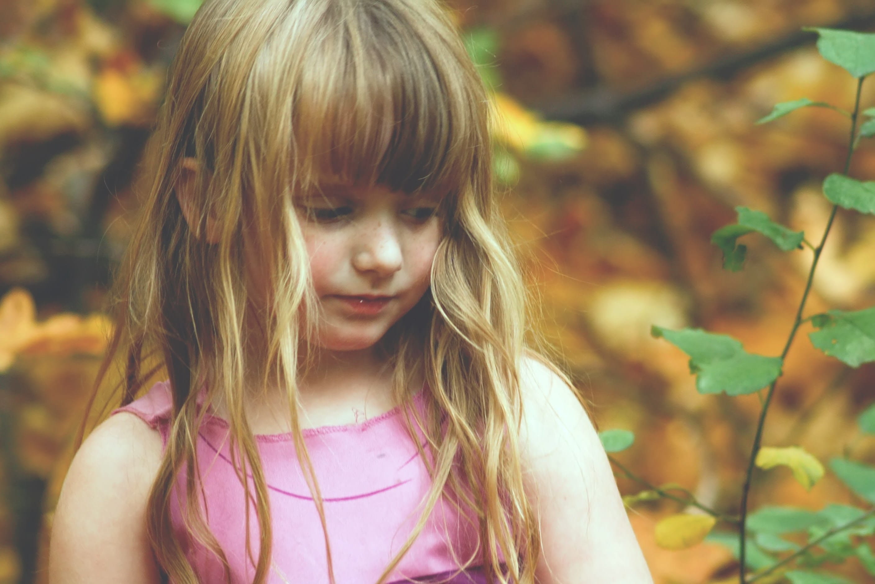 looking, park, innocence, fun, fashion, beautiful, bangs, girls, blond hair, outdoors, portrait, child, woman, little girl, contemplation, hair, focus on foreground, HD Wallpaper