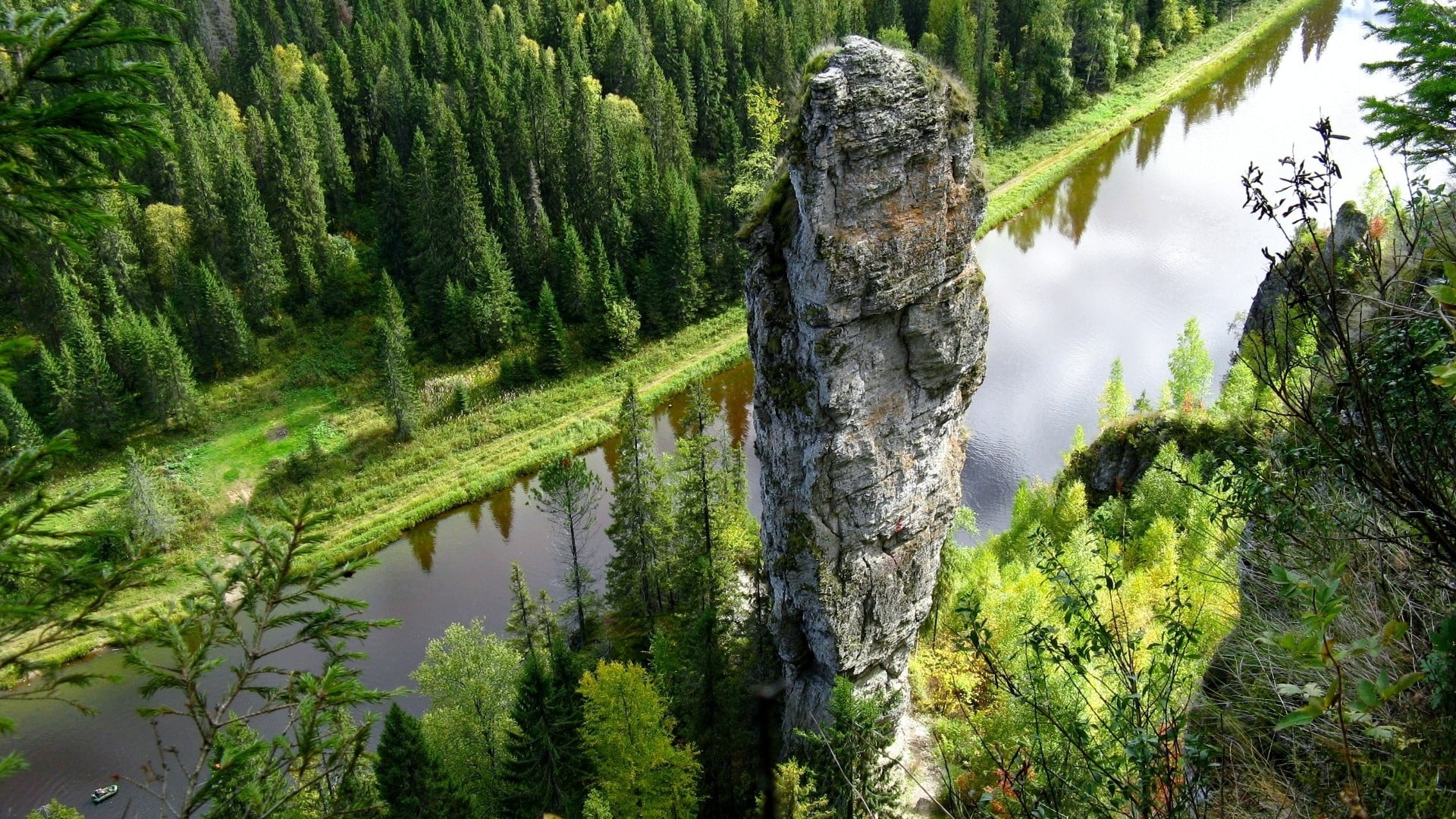 coniferous tree, 1080P, beauty in nature, day, land, growth, lush foliage, outdoors, green color, trees, lake, plant, birds eye view, forest, rock, water, HD Wallpaper