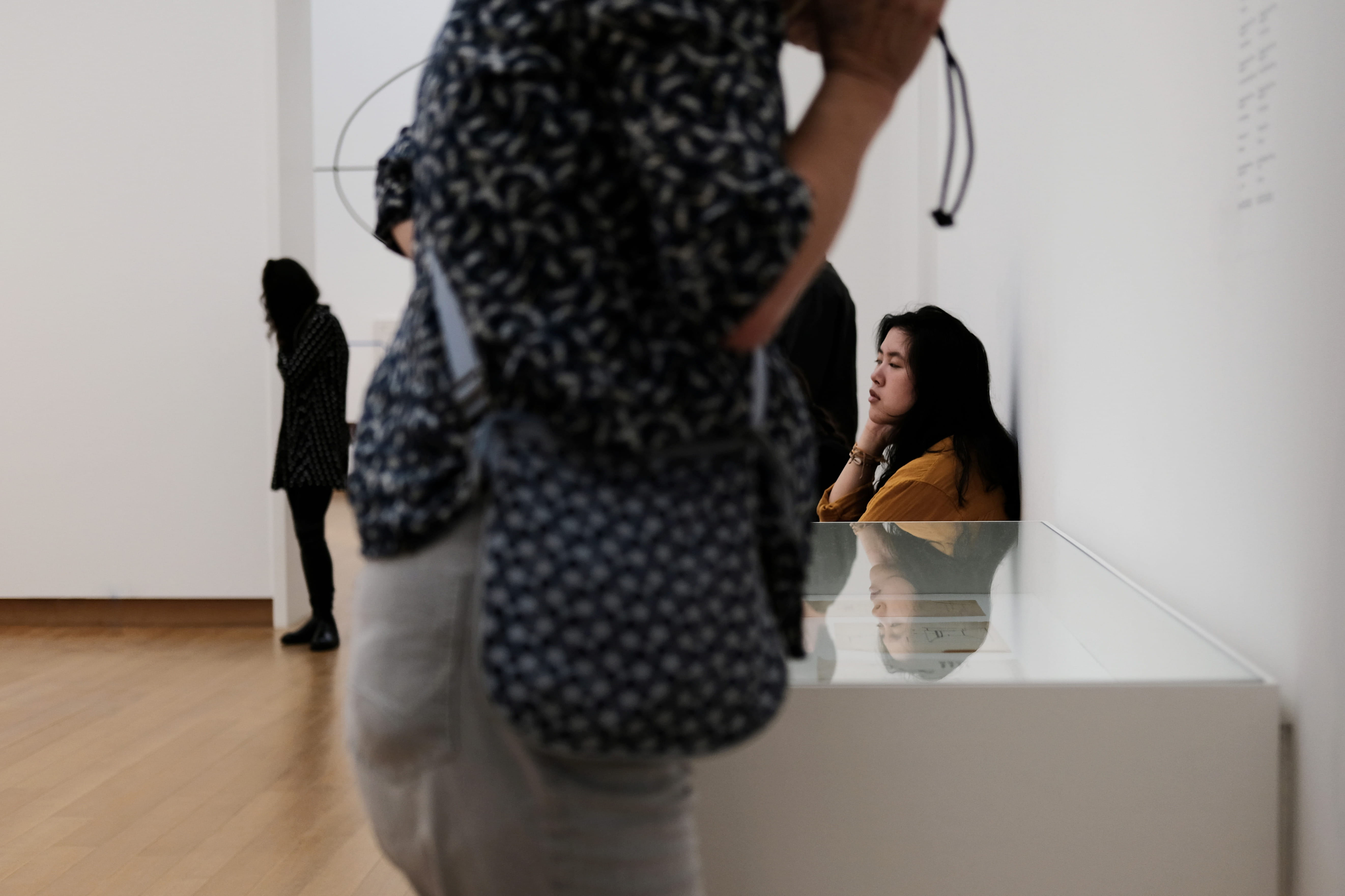 teenager, carrying, adult, human, strong, focus on foreground, hairstyle, light, success, hall, near, women, two people, togetherness, standing, stedelijk, HD Wallpaper