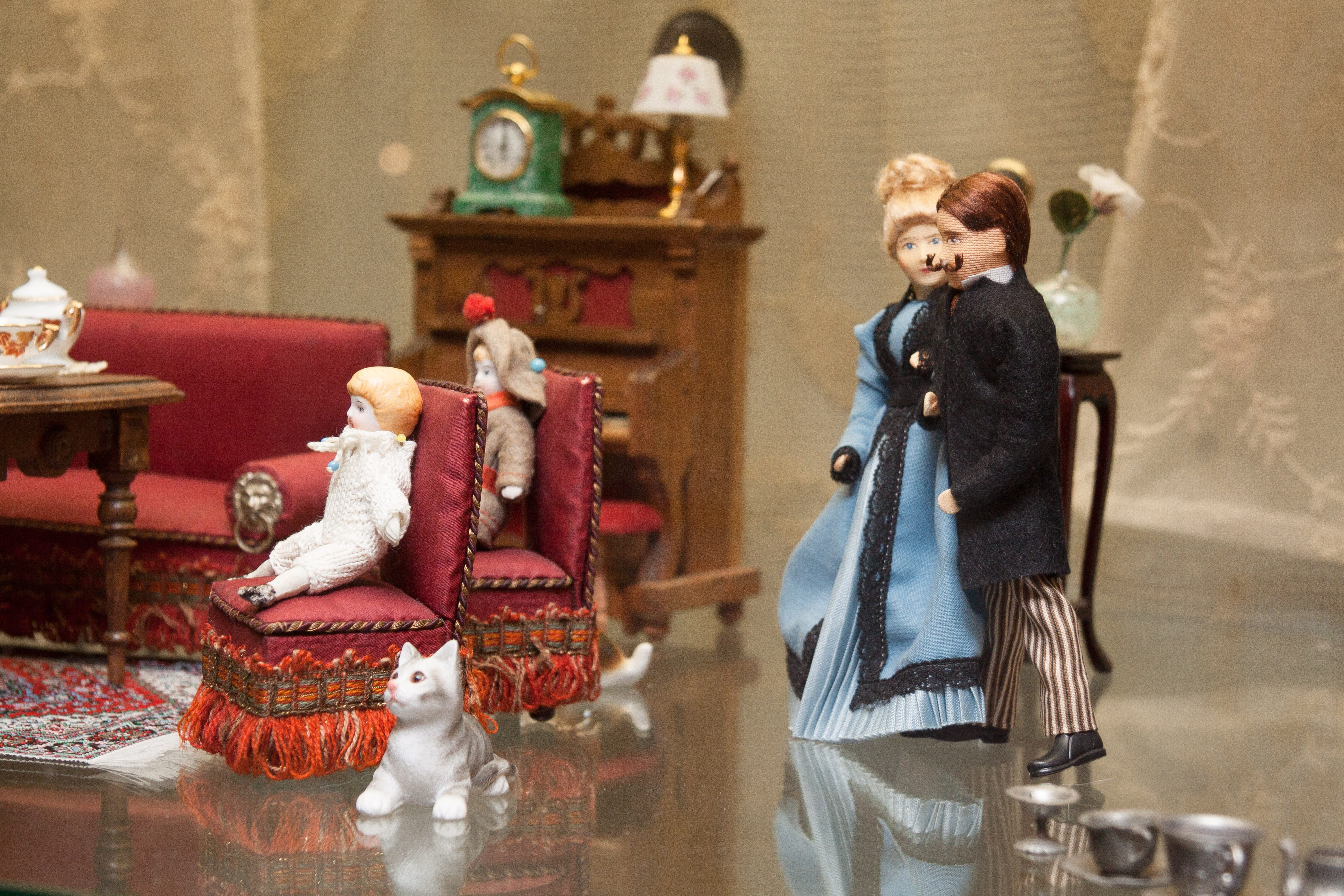 doll, no people, focus on foreground, christmas decoration, child, children only, dolls houses, Living Room, celebration, Children, toys, sculpture, holiday, HD Wallpaper