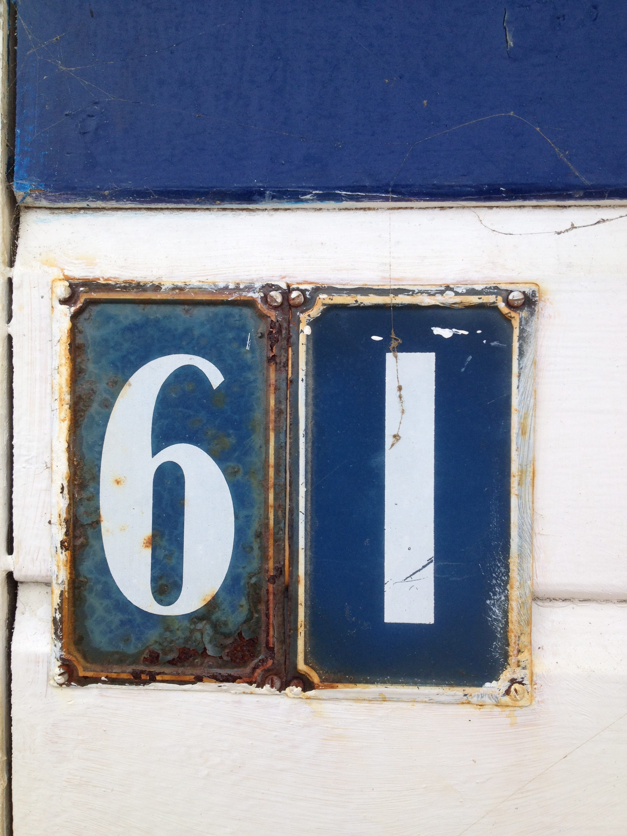 old, no people, building exterior, door, built structure, numeral, day, sign, entrance, vintage, wall - building feature, white color, effect, weathered, Phone HD Wallpaper