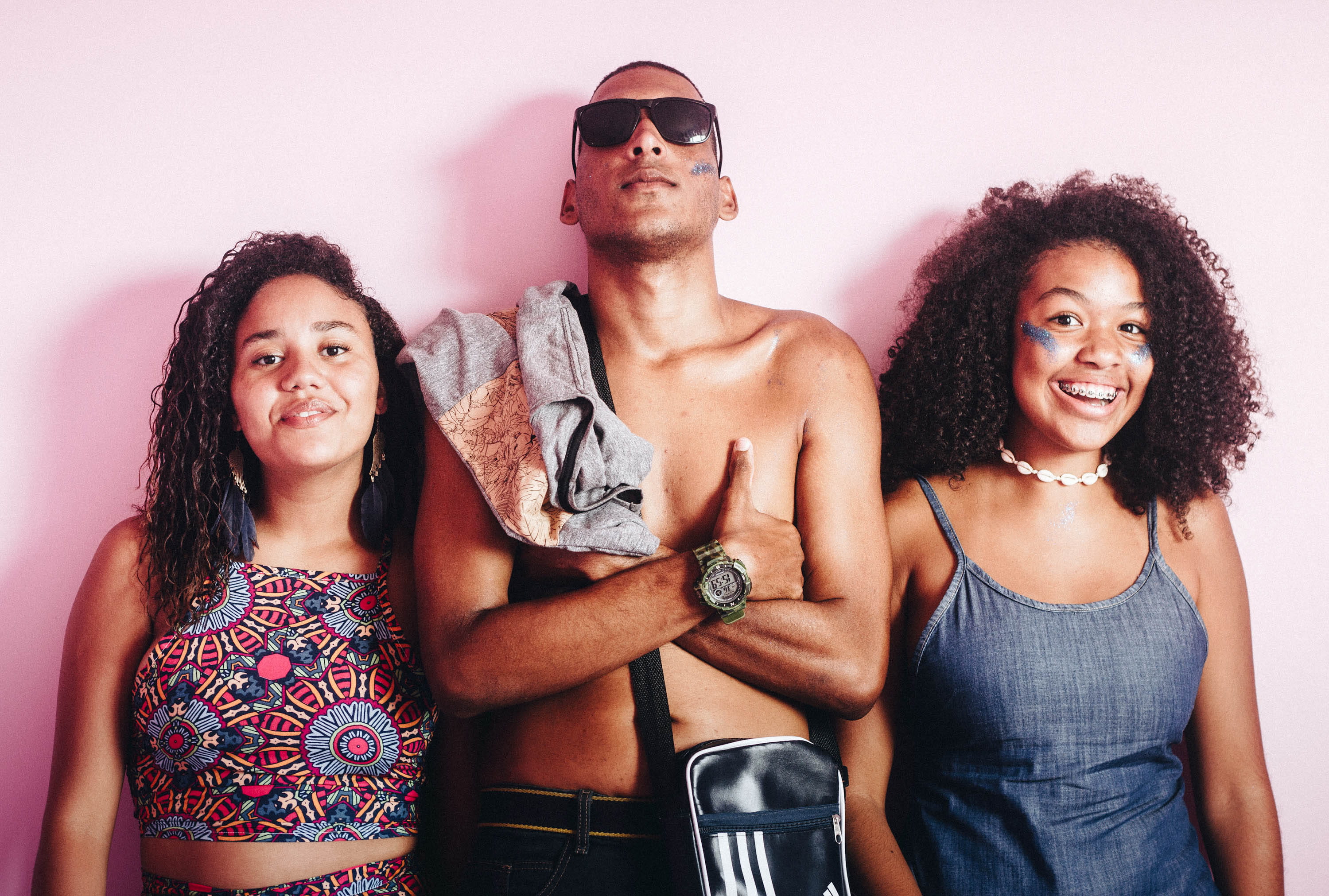 front view, brasil, carnival, group of people, glasses, happiness, men, lifestyles, people, young adult, looking at camera, nightlife, man, hapiness, pink, HD Wallpaper