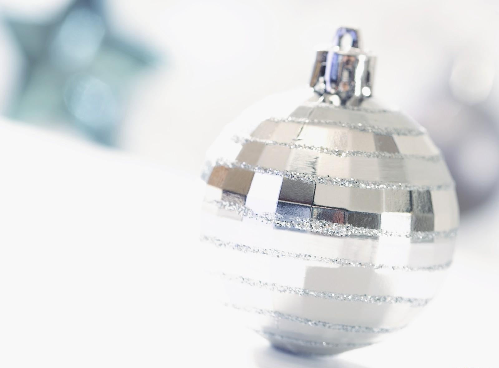 single Object, gift, closeup, glitter, winter, ornate, elegance, cultures, text, christmas Ornament, 720P, silver, celebration, indoors, christmas decorations, HD Wallpaper