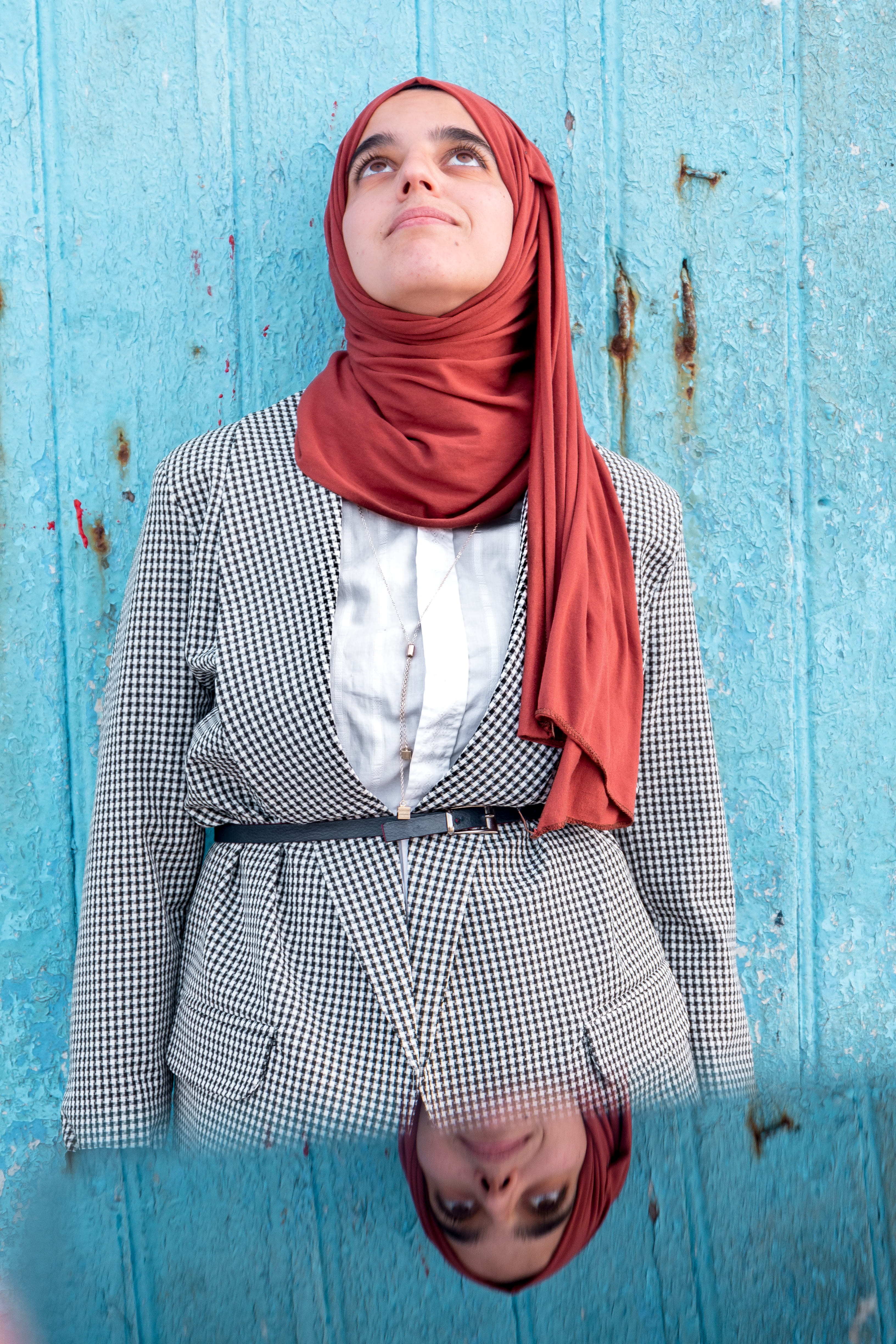 sleeve, headscarf, woman, lifestyles, furniture, leisure activity, apparel, blue, casual clothing, scarf, female, 4K, real people, linen, women, front view, Phone HD Wallpaper