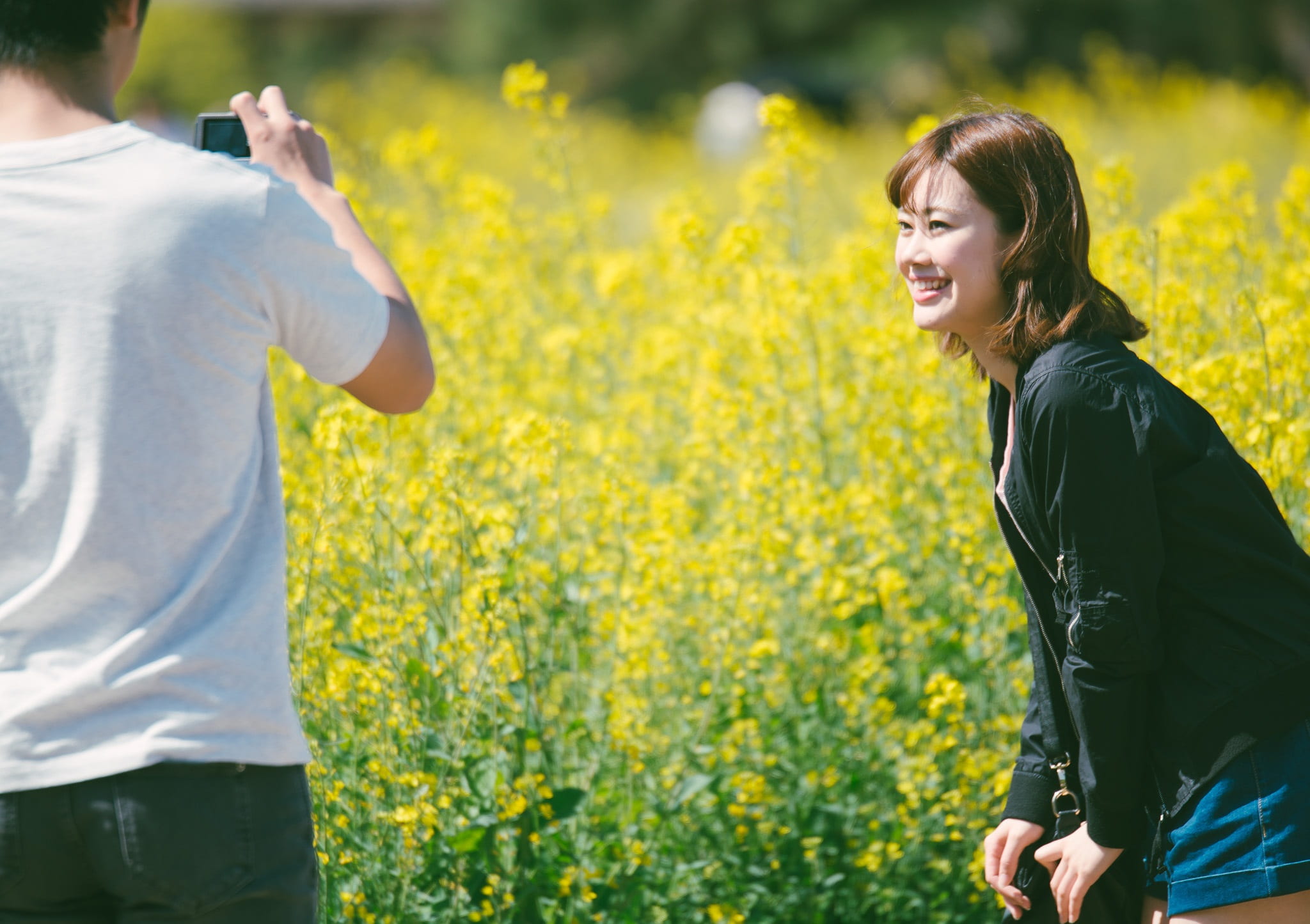 portrait, technology, plant, communication, people, holding, 1080P, positive emotion, couple - relationship, day, girl, flower, smiling, nature, photography themes, HD Wallpaper