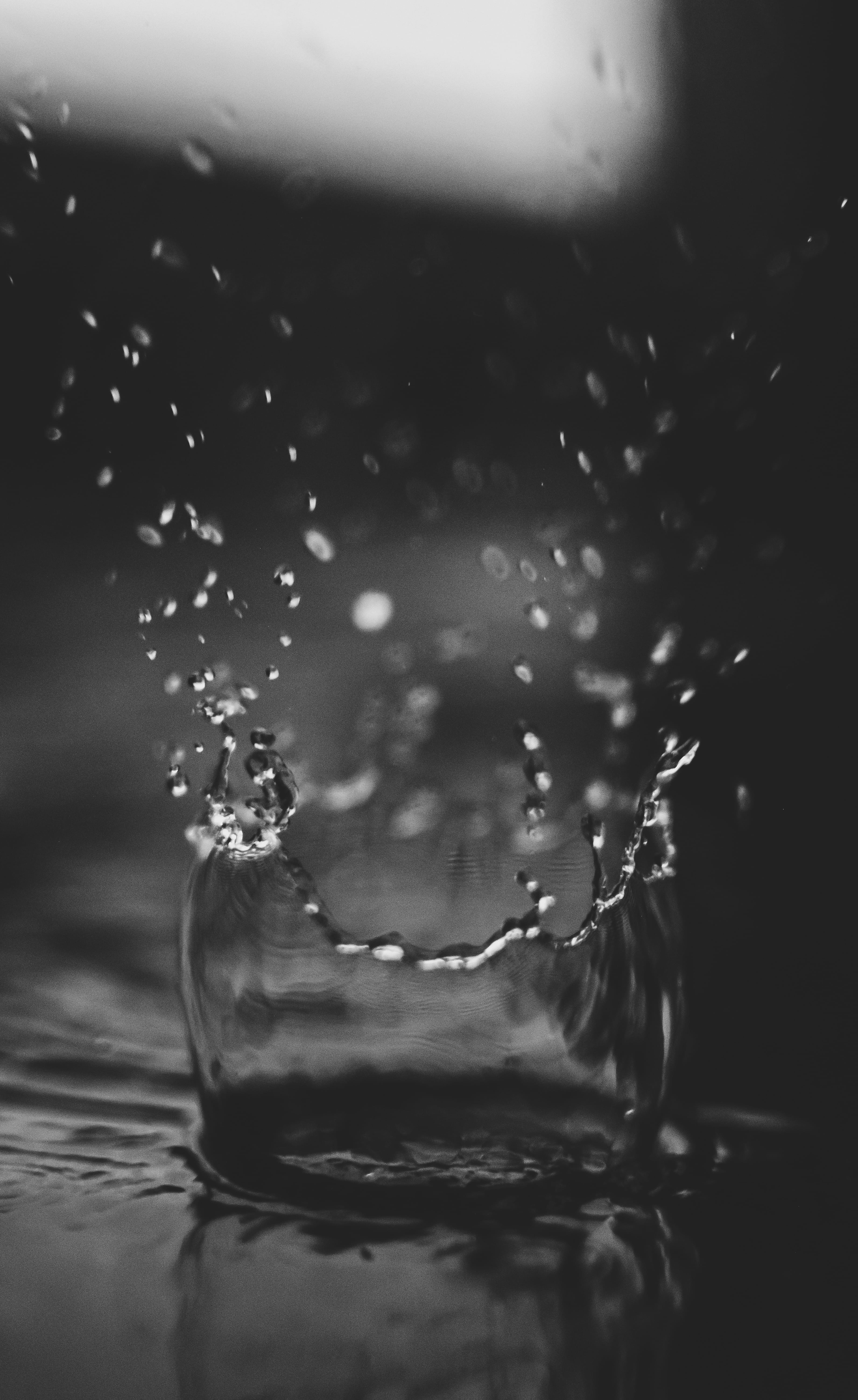 wet, motion, selective focus, waterdrops, monochrome, splash, outdoors, water, nature, high-speed photography, freshness, splashing, drops, Phone HD Wallpaper