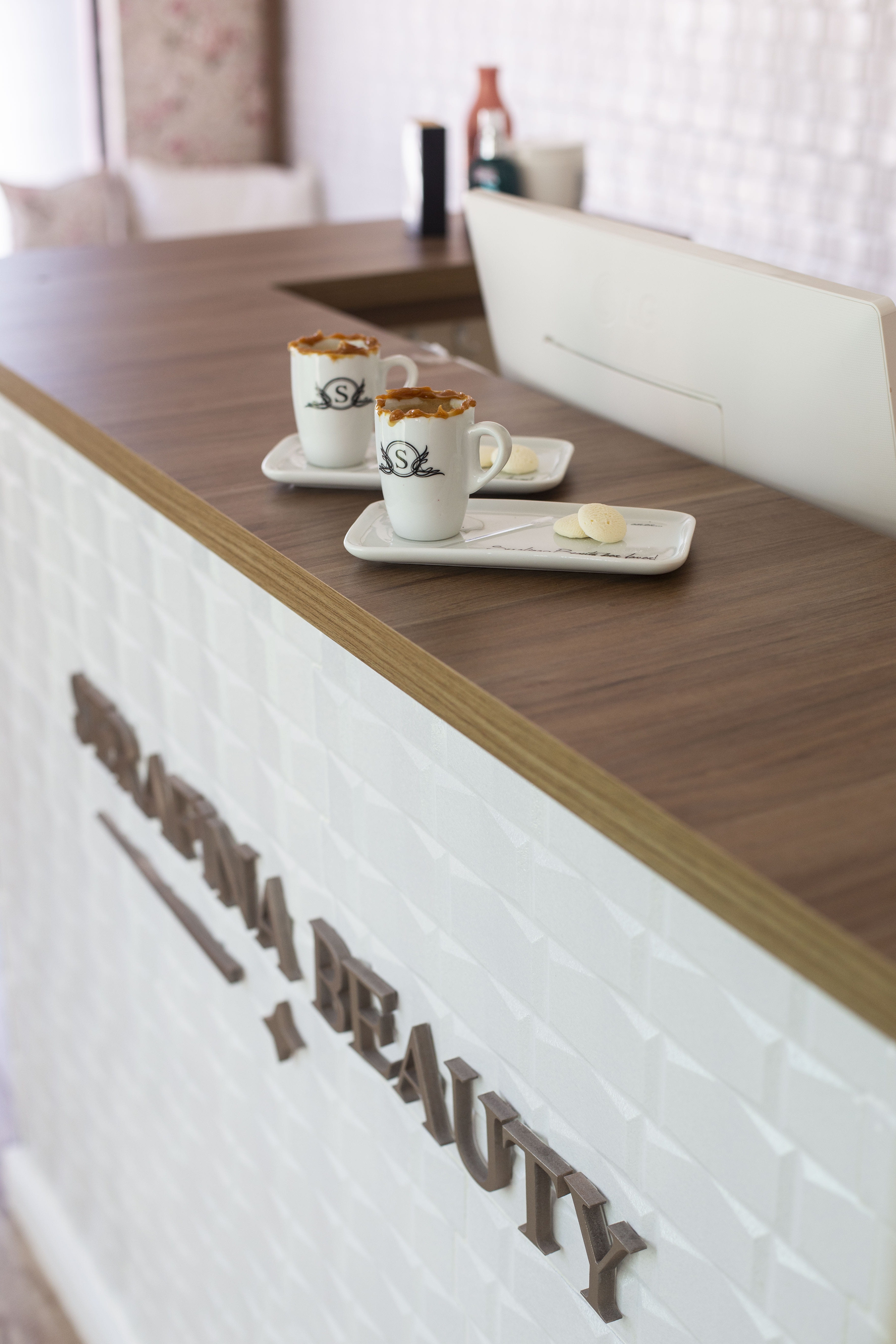 food, crockery, mugs, tea cup, counter, white, cup, interior, refreshment, coffee cup, food and drink, coffee - drink, interior design, ceramic, coffee, Phone HD Wallpaper