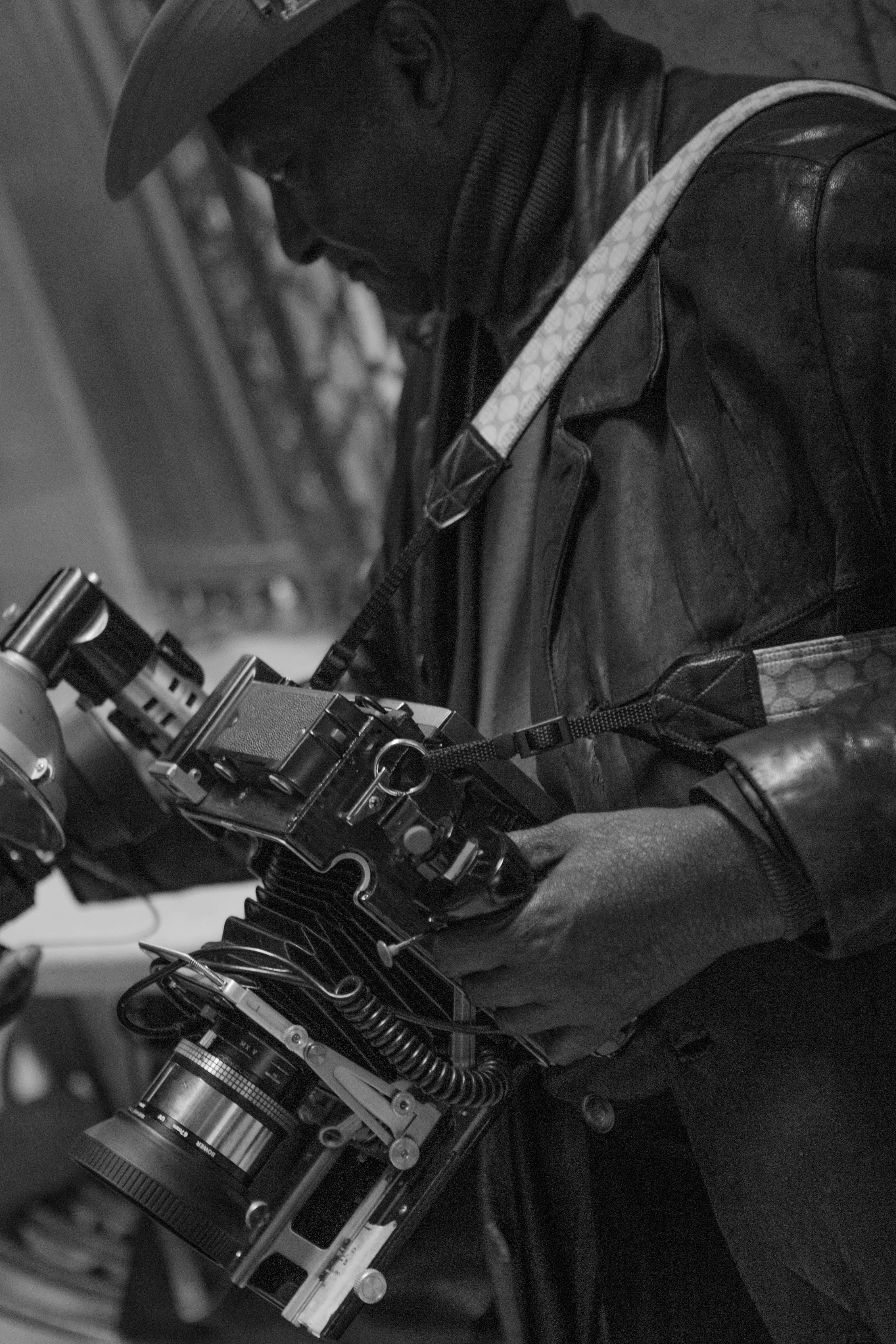 flooring, weaponry, one person, human, musical instrument, working, man, weapon, playing, holding, 4K, clothing, grayscale, guitar, performer, electronics, Phone HD Wallpaper