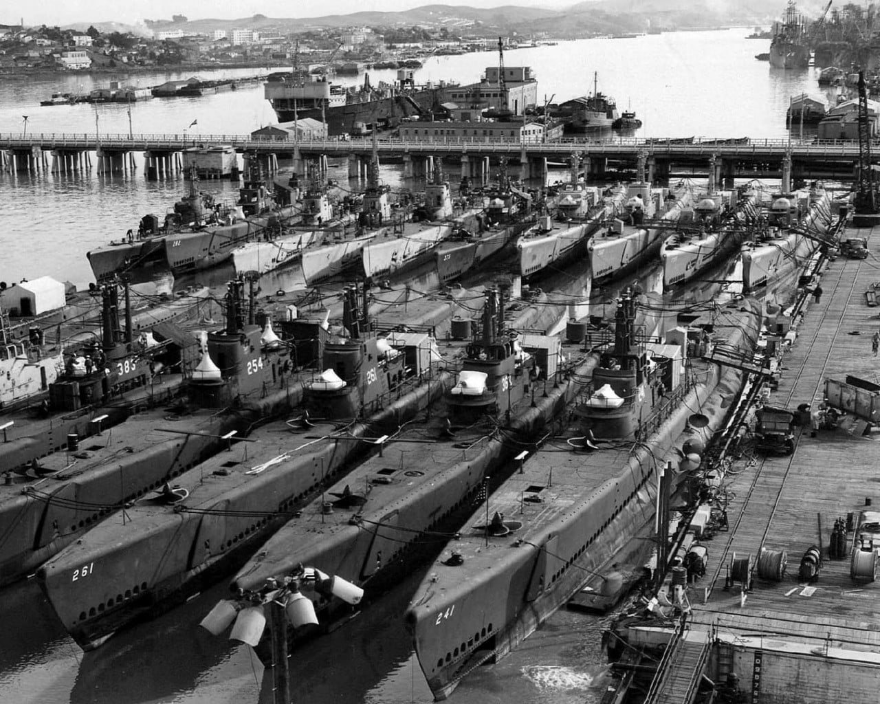 vintage, military, nature, building exterior, gray, freight transportation, day, architecture, transportation, industrial district, vehicle, industry, commercial dock, HD Wallpaper