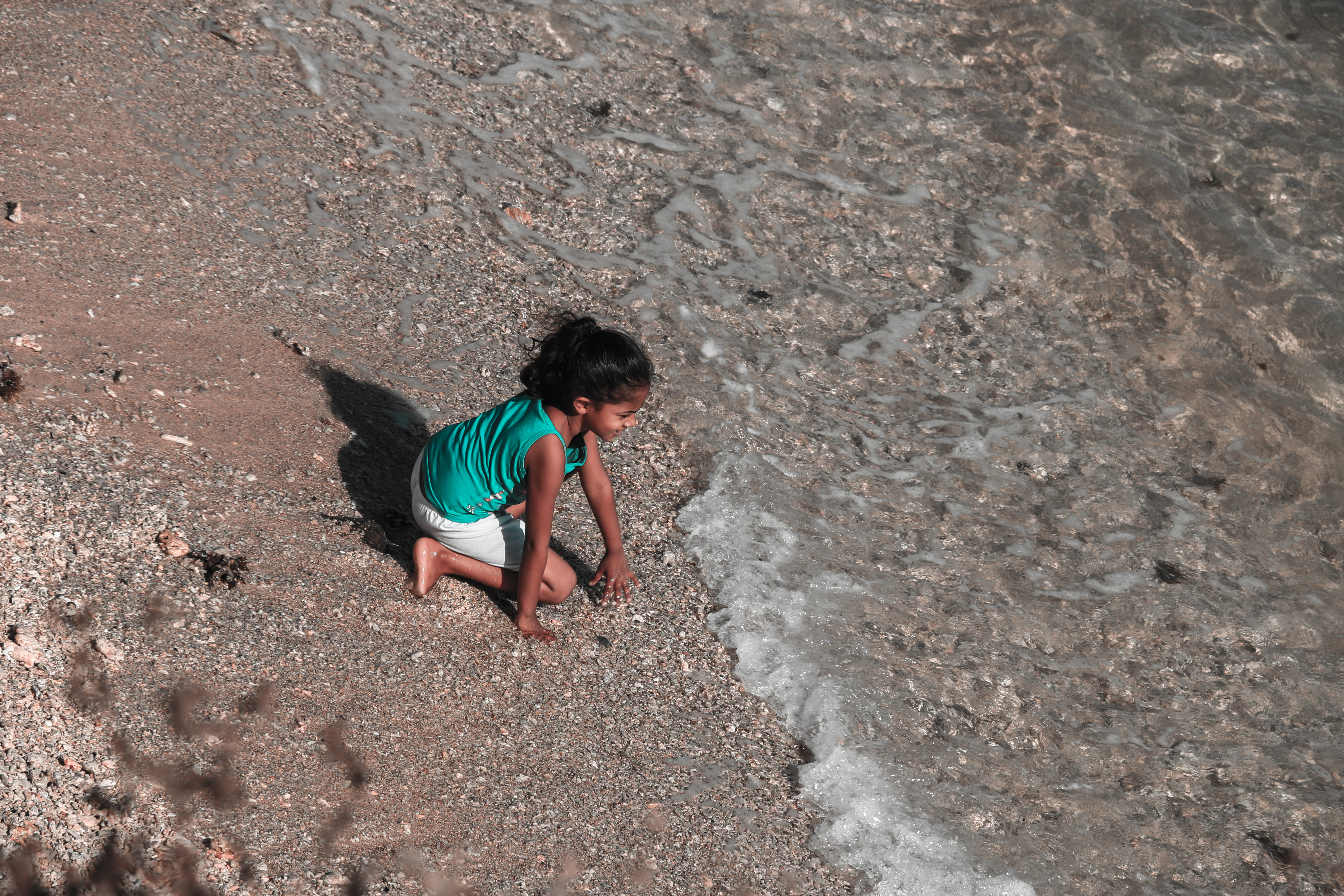 travel, full length, high angle view, child, leisure activity, outdoors, land, 5K, childs hand, sri lanka, mother nature, galle, soli, innocence, day, HD Wallpaper