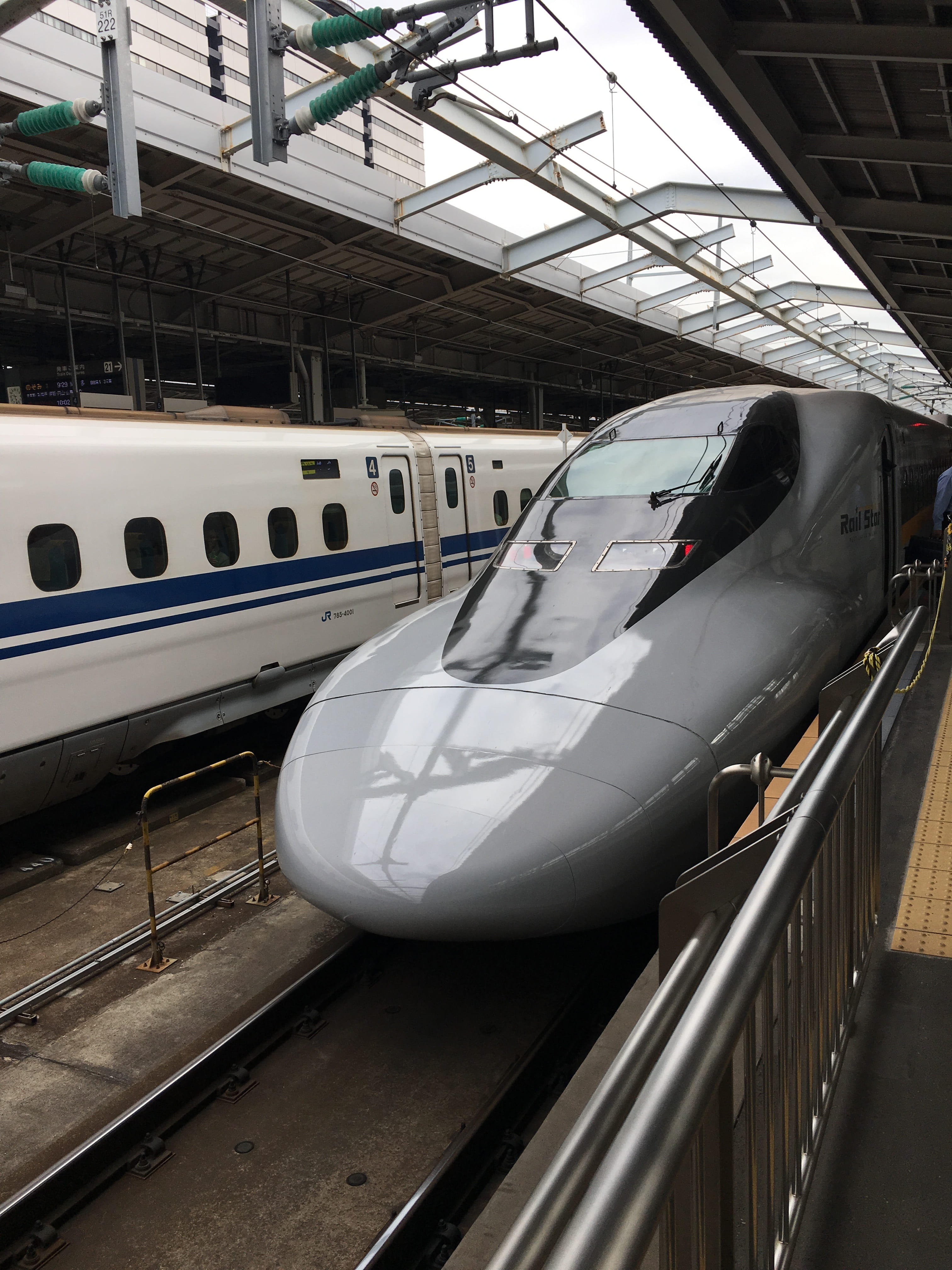 travel, railing, no people, airplane, air vehicle, mode of transportation, architecture, indoors, 4K, railroad station, land vehicle, train - vehicle, Phone HD Wallpaper