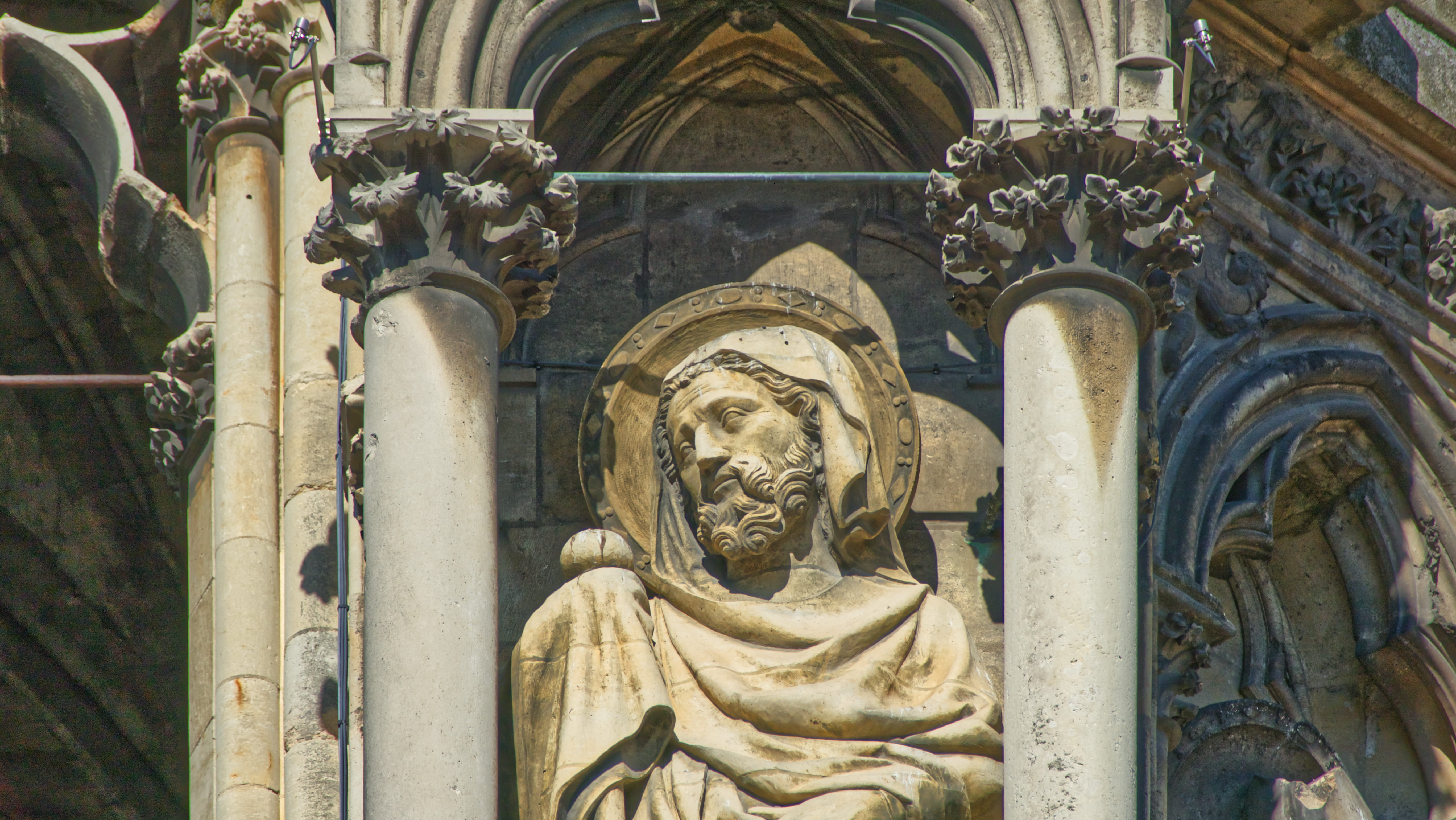 reims, male likeness, outdoors, religion, 3 rue guillaume de machault, creativity, place of worship, building, architectural column, human, carving, ornate, HD Wallpaper