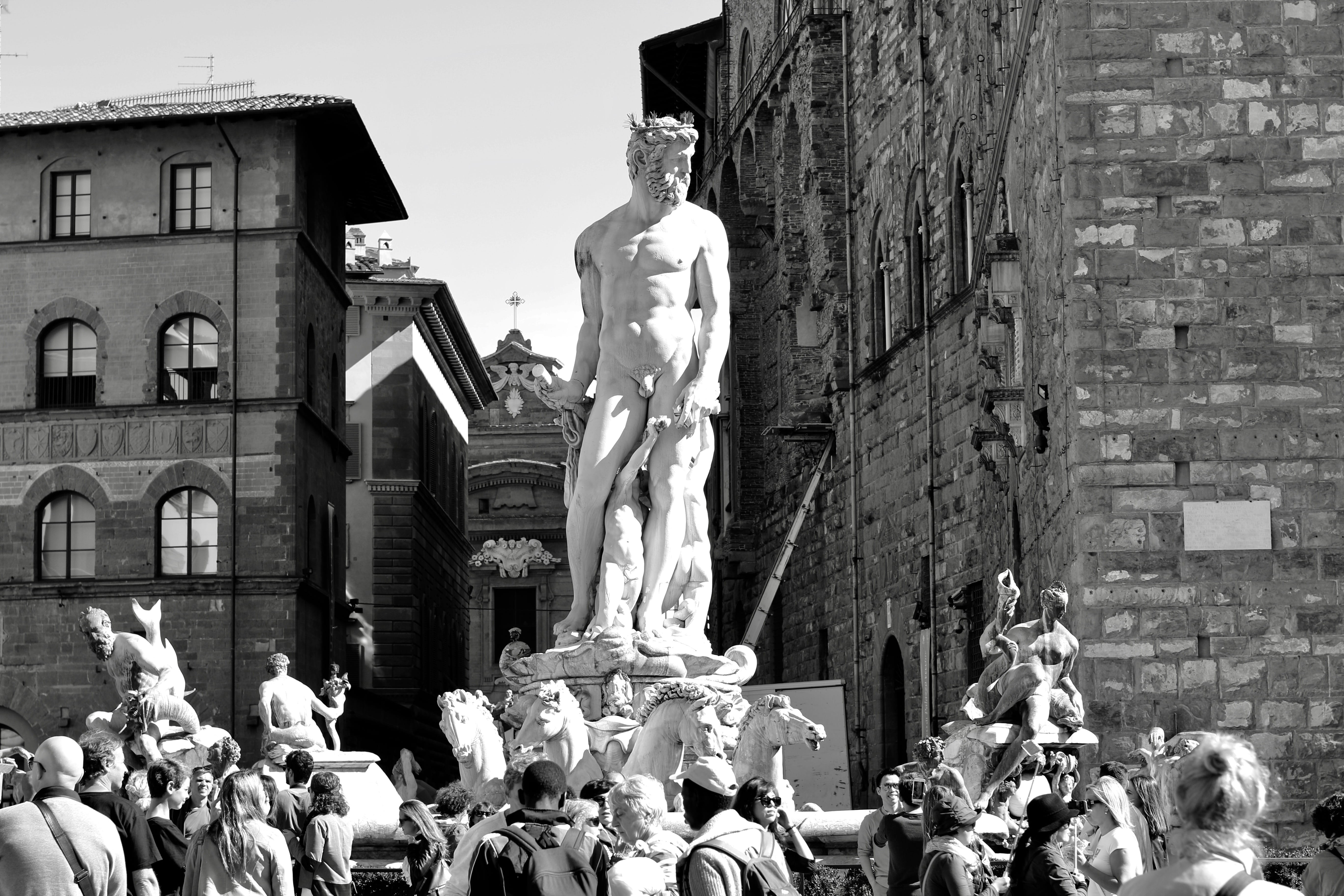 group of people, building exterior, outdoors, human representation, large group of people, 5K, built structure, day, architecture, roman, spirituality, HD Wallpaper