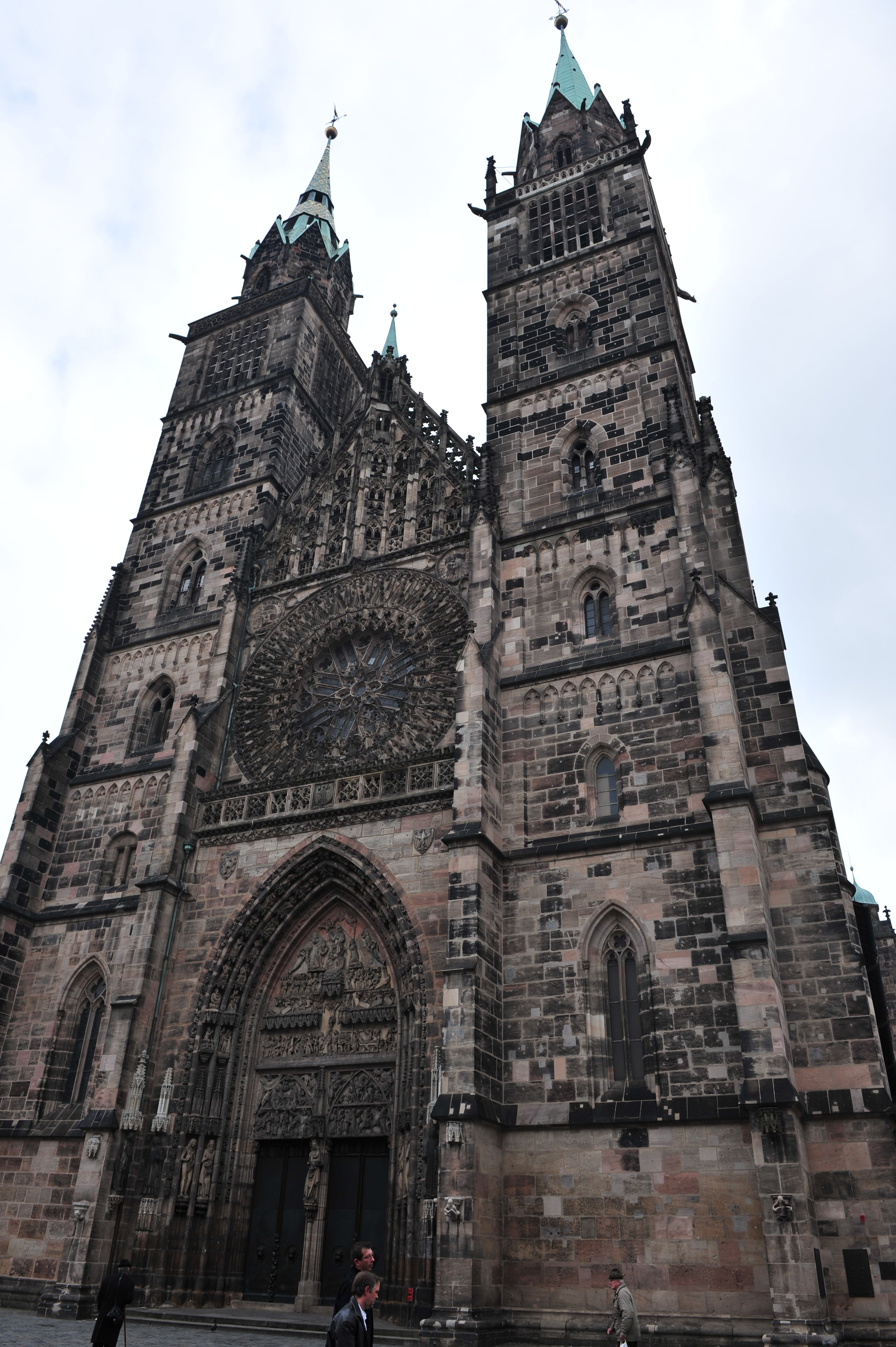 cross, the past, building exterior, spire, arch, 4K, tourist destination, outdoors, cloud - sky, religion, built structure, cathedral, fine, landscape, Phone HD Wallpaper