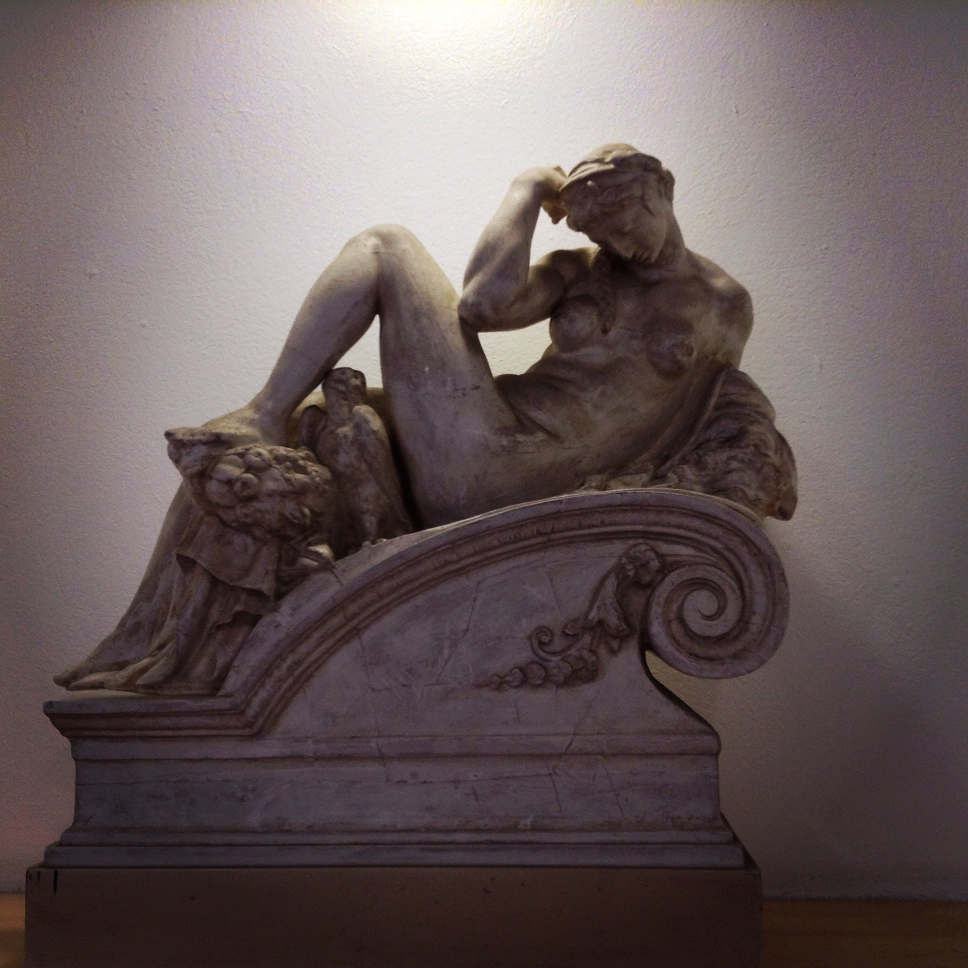 1080P, seated, the past, creativity, art, sculpture, decoration, representation, human representation, angel, ornate, low angle view, museum, craft, carving, Phone HD Wallpaper
