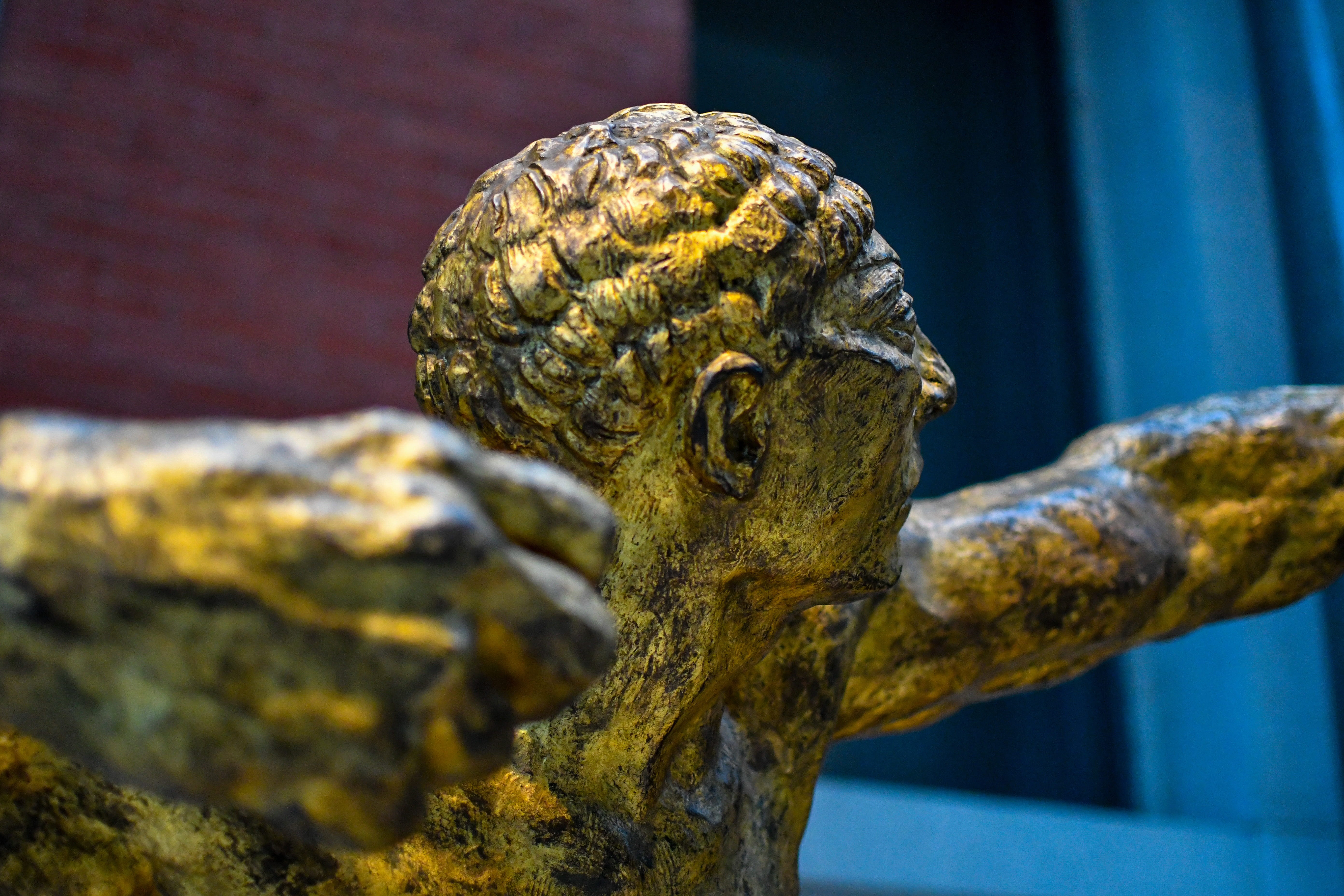 day, textured, ancient, 5K, no people, representation, animal themes, statue, close-up, nature, old, bronze, architecture, focus on foreground, creativity, HD Wallpaper