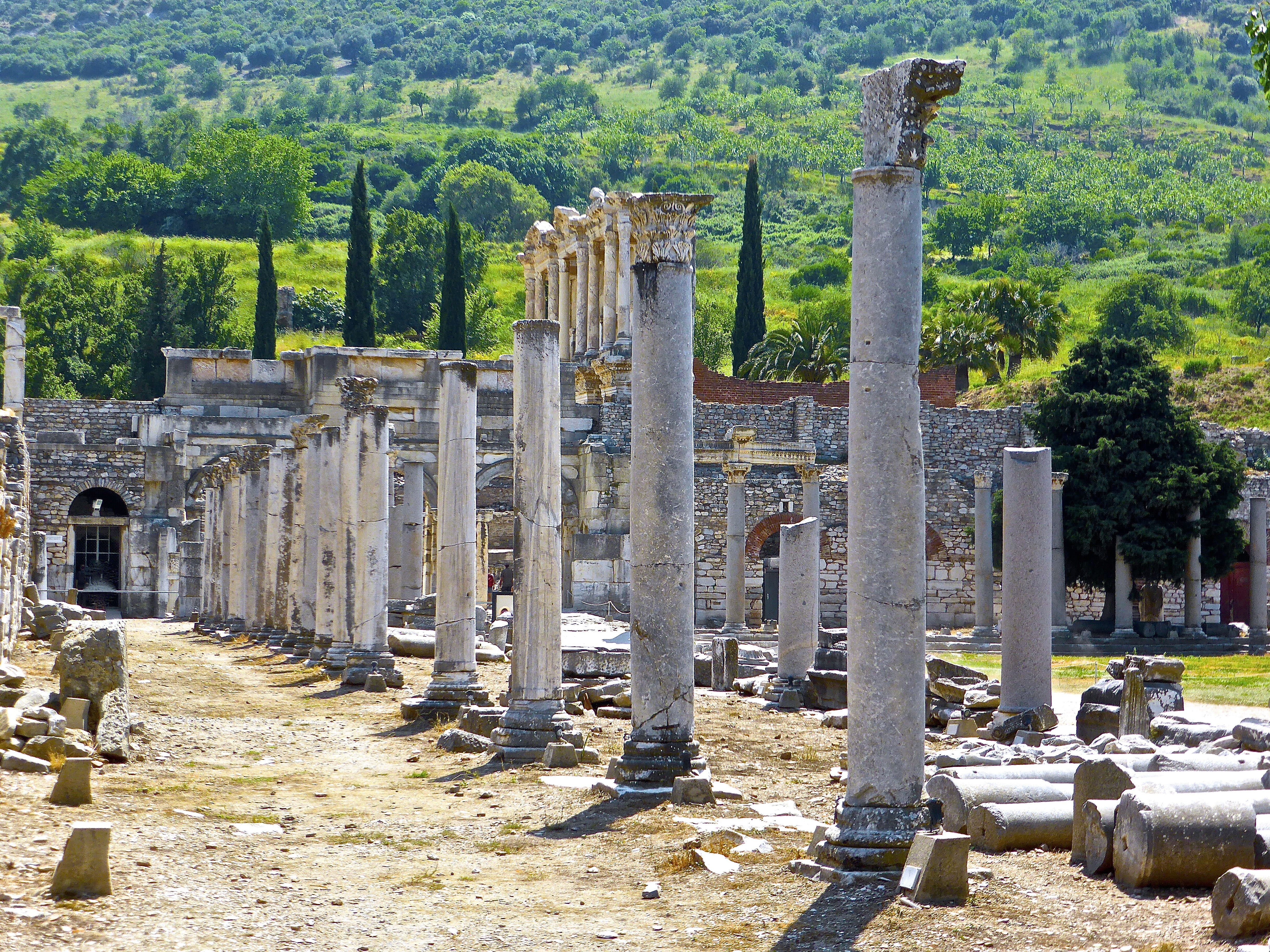 Roman, ancient history, ancient, no people, architecture, deterioration, nature, built Structure, famous Place, obsolete, day, monument, history, old, in a row, HD Wallpaper