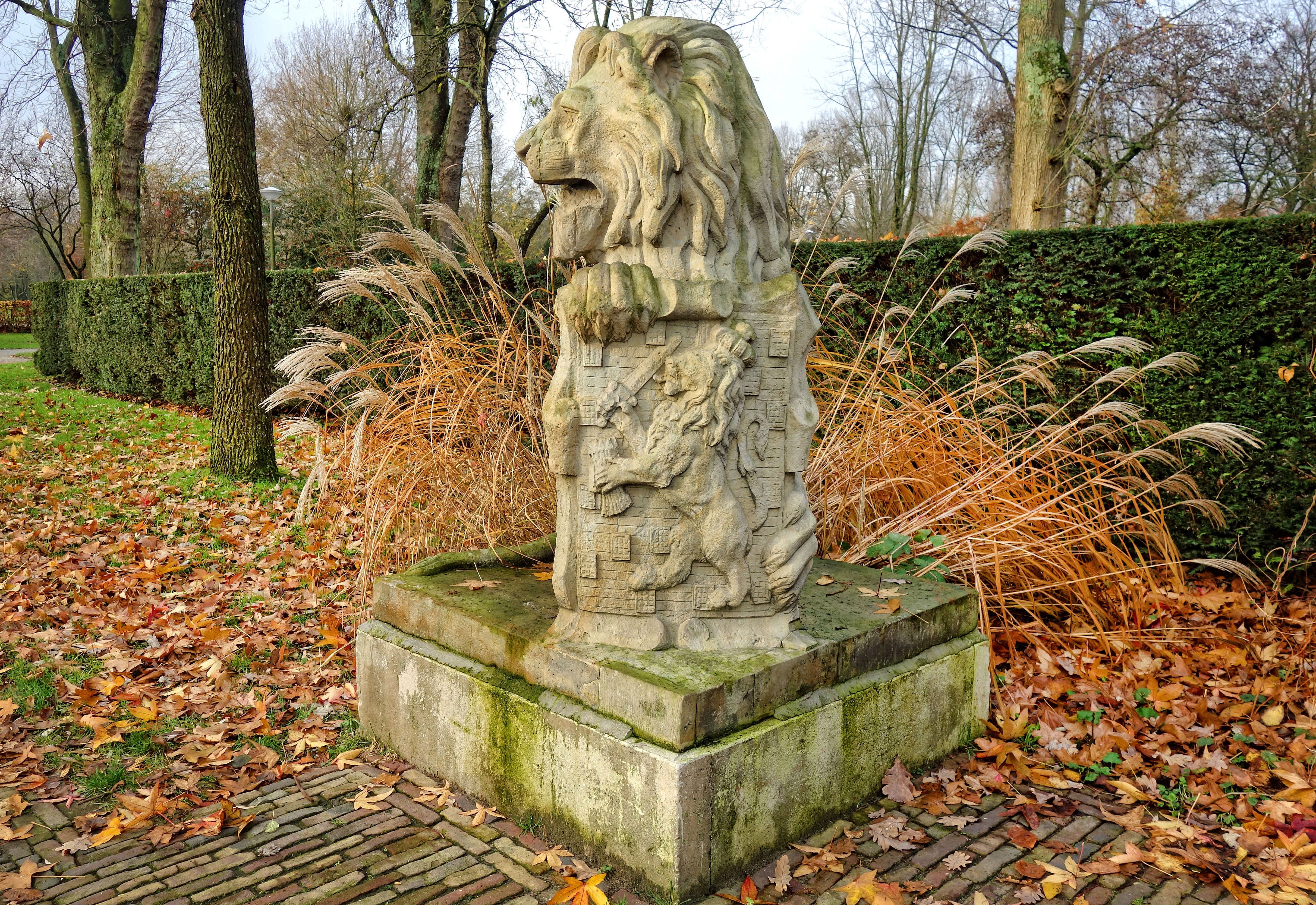 strength, animal, representation, male likeness, artsenijhof, statue, lion, plant, craft, creativity, park, stone lion, netherlands, sculpted animal, symbol, HD Wallpaper
