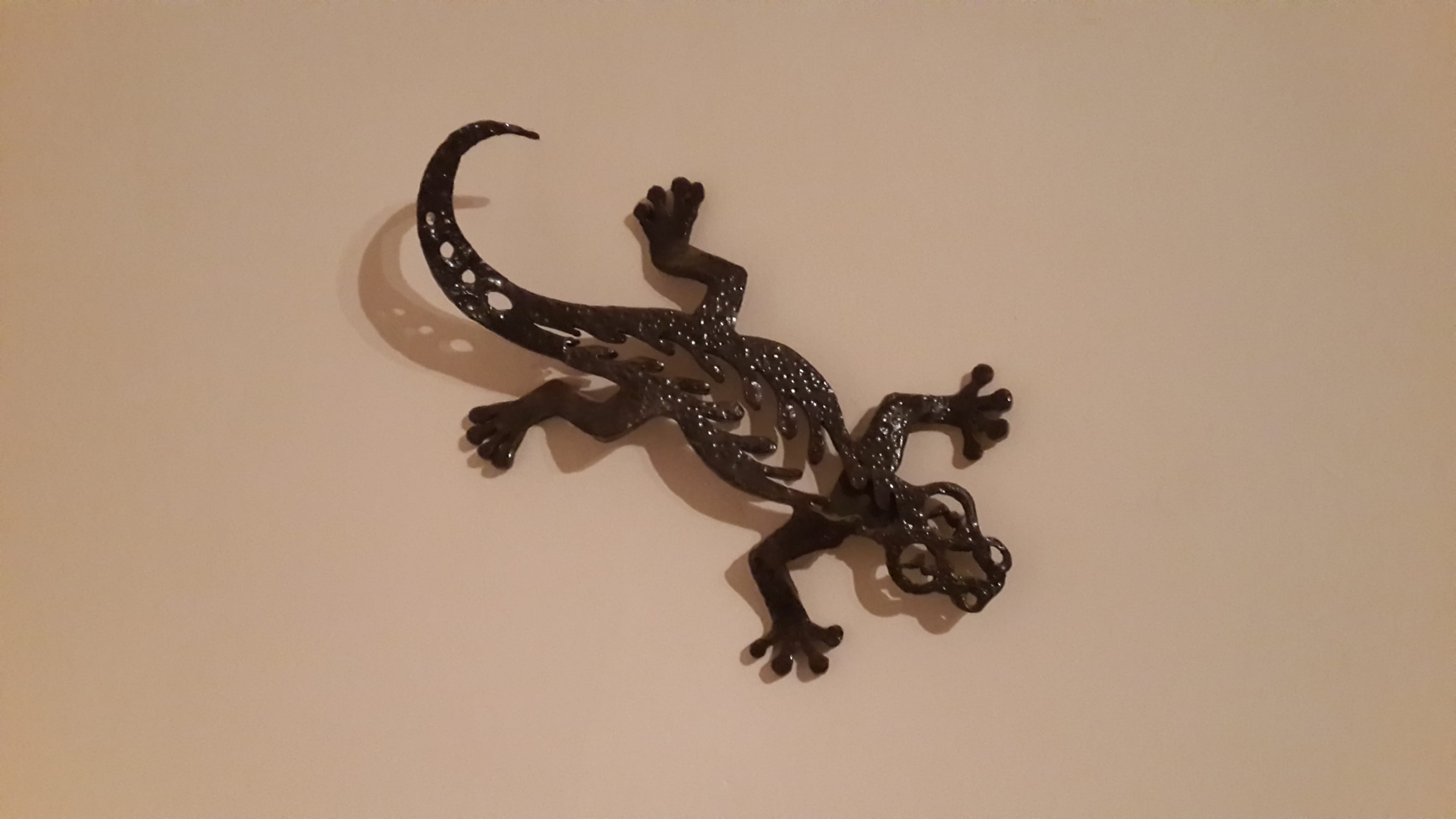 still life, indoors, creativity, lizard, key, figure, copy space, animal themes, sculpted, figurine, pattern, cut out, gecko, art and craft, no people, HD Wallpaper