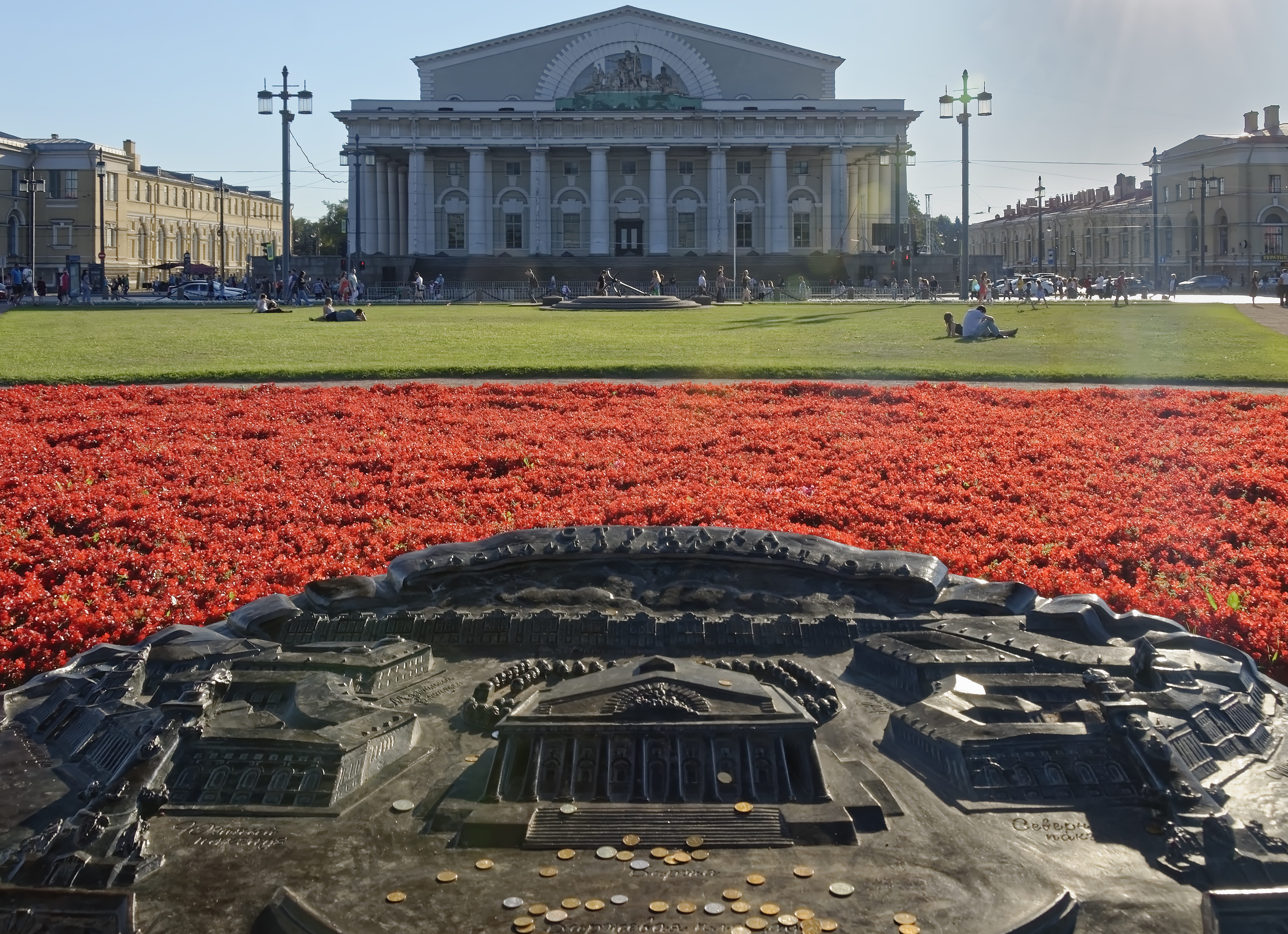 travel destinations, day, park, building exterior, built structure, red, the past, incidental people, government, travel, real people, sky, tourism, russia, HD Wallpaper