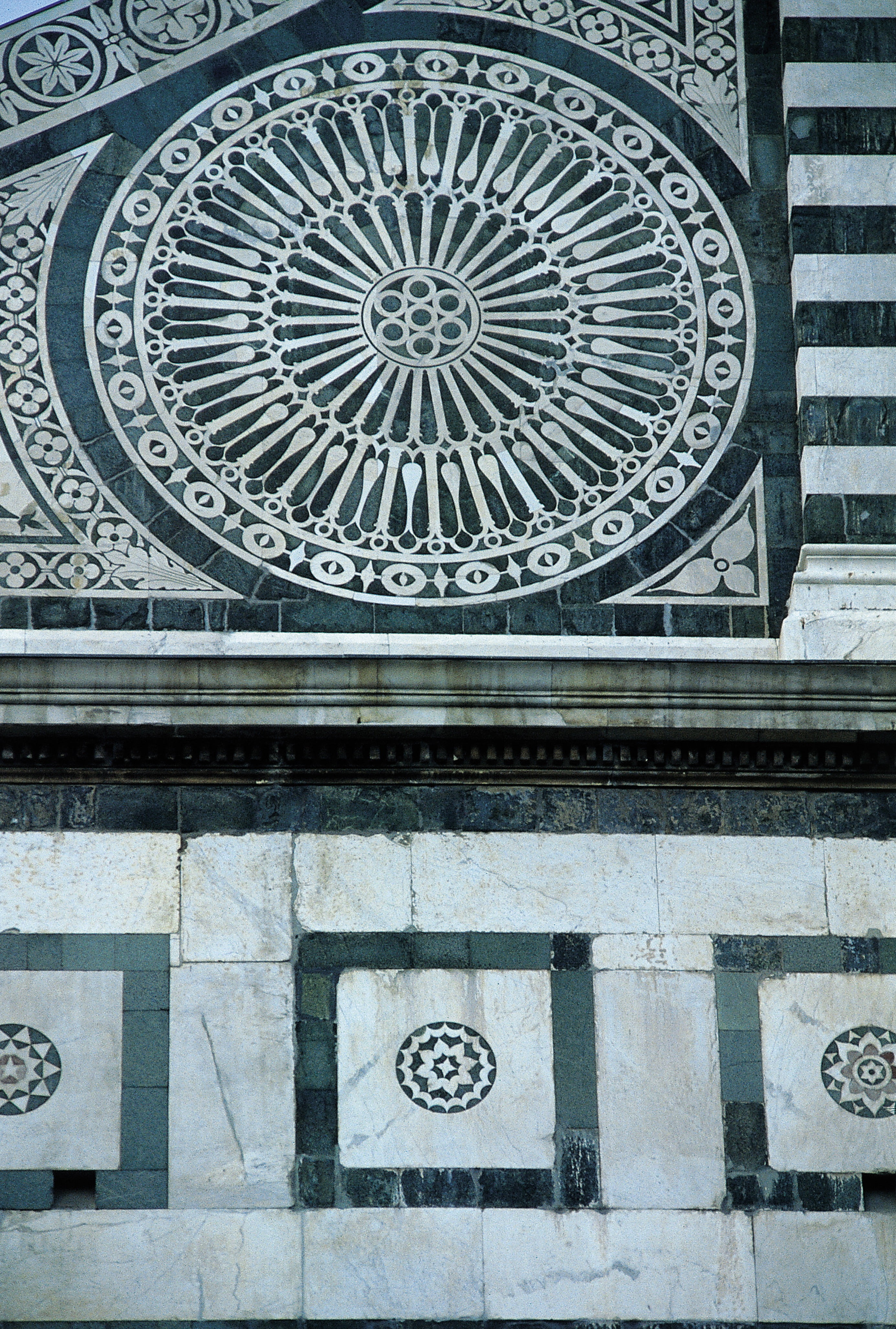 built structure, no people, black, religion, belief, day, history, rosette, building, art and craft, spirituality, 4K, outdoors, place of worship, italy, Phone HD Wallpaper