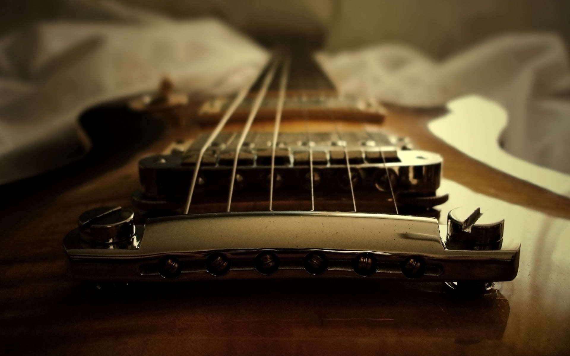 fretboard, reflection, equipment, indoors, 1080P, musical Instrument Bridge, playing, electric, string Instrument, string, musical Instrument String, focus on foreground, HD Wallpaper