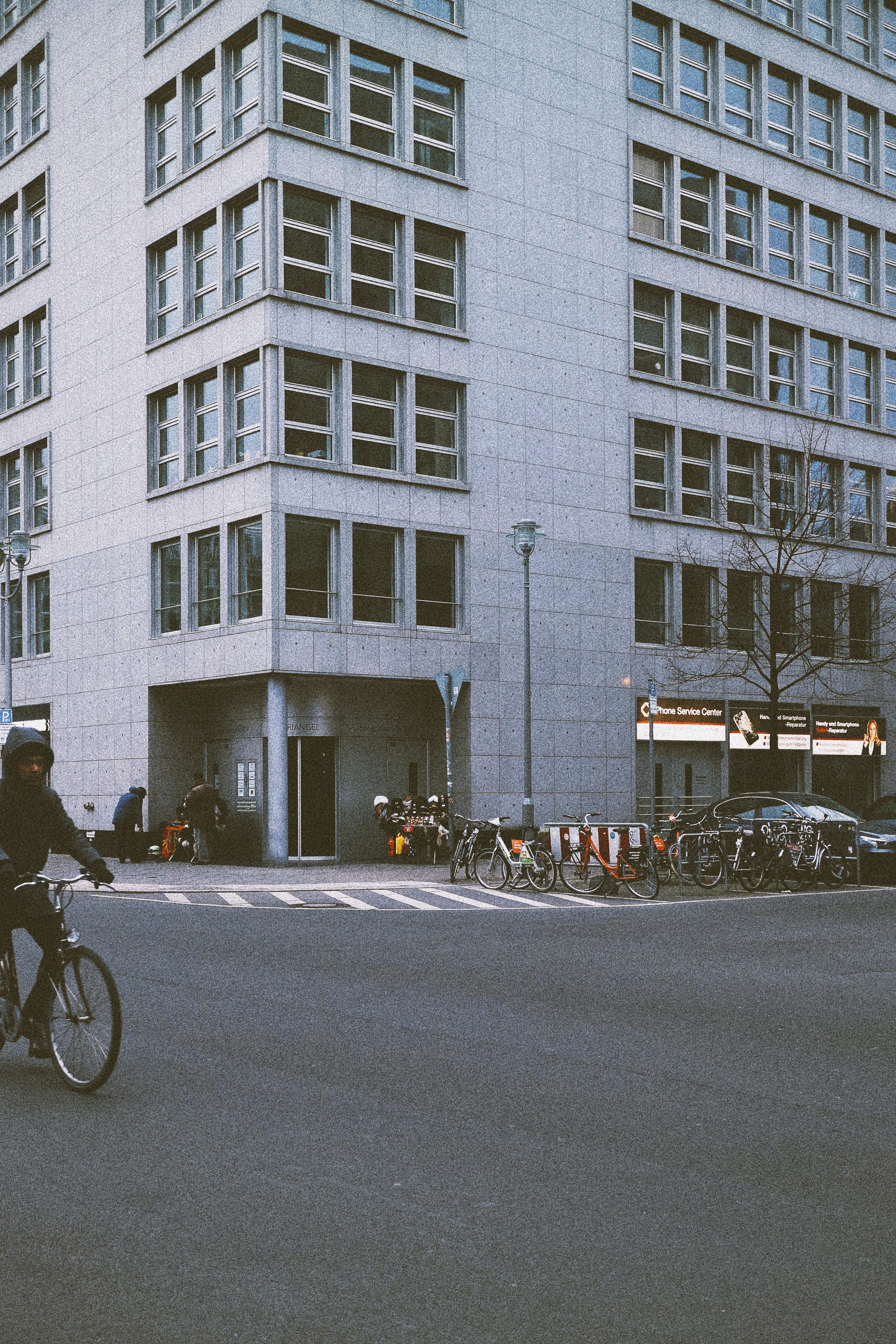 ride, berlin, 4K, motor vehicle, symbol, mode of transportation, bicycle, land vehicle, streetstyle, built structure, traffic, building, real people, office building exterior, Phone HD Wallpaper