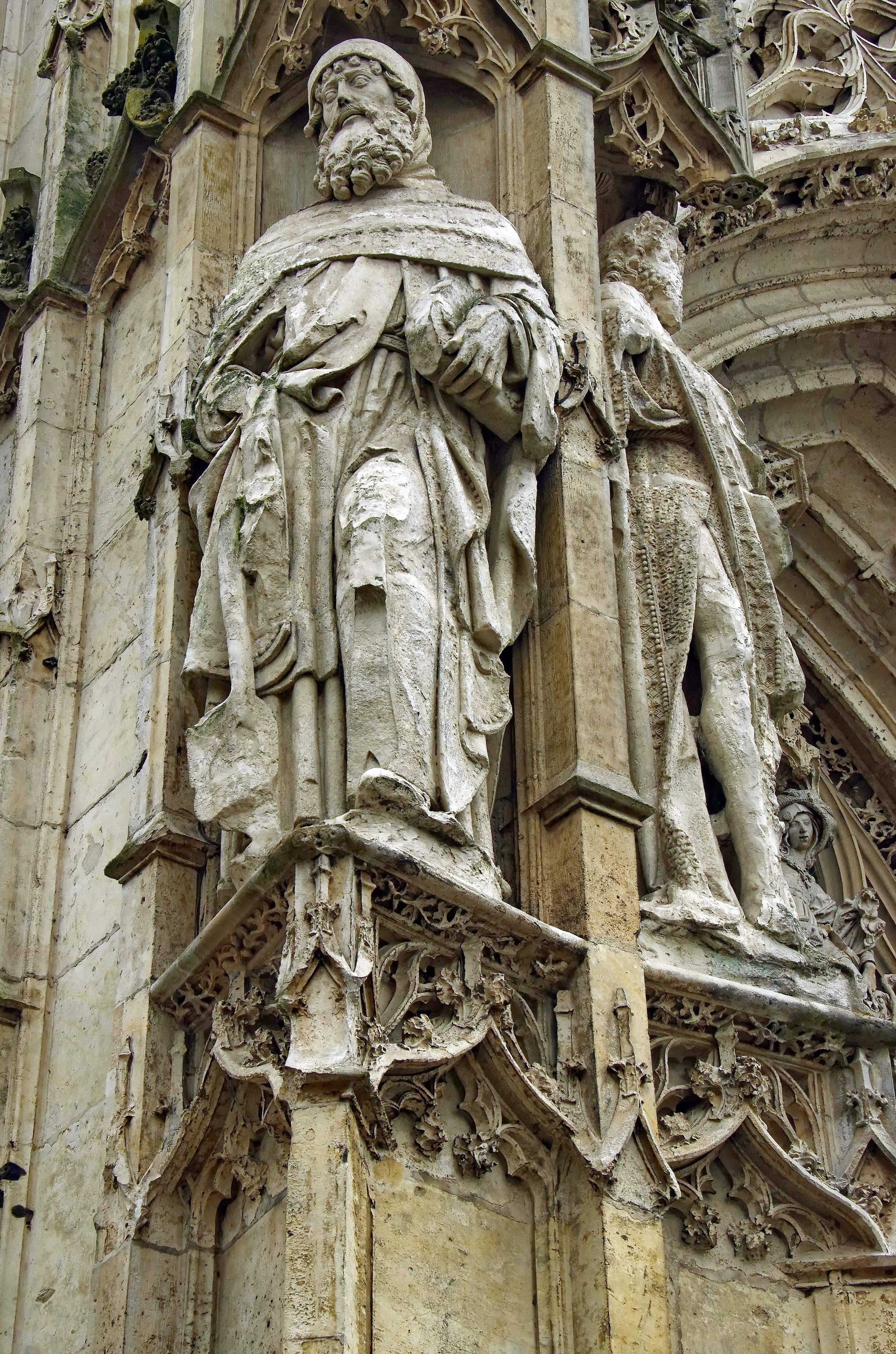 no people, built structure, art and craft, craft, outdoors, bas relief, male likeness, saint, europe, pierre, gothic Style, creativity, sculptures, sculpture, Phone HD Wallpaper