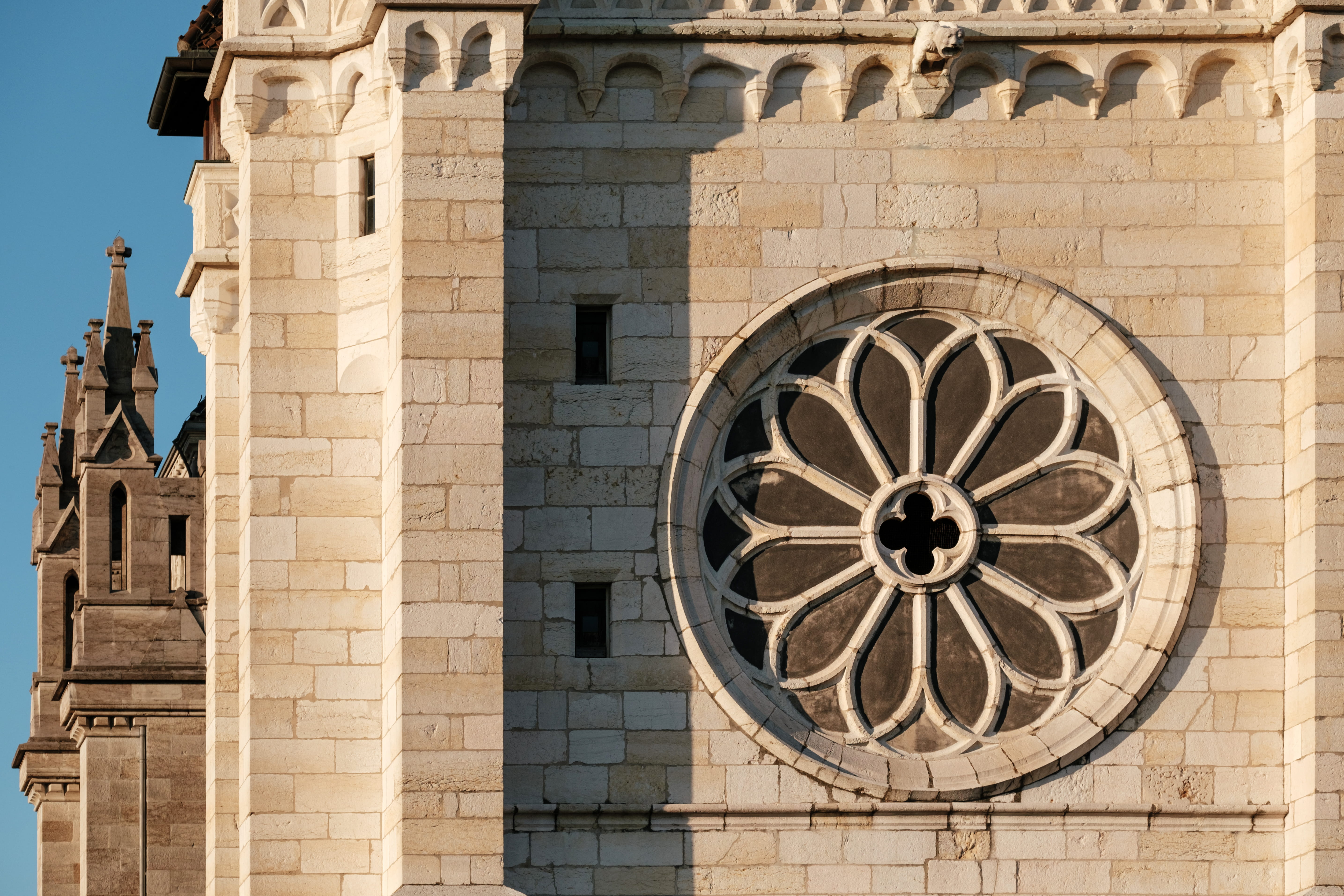 rosace, old, sunlight, st peter, outdoors, no people, st peters, wall - building feature, church, st pierre cathedral, masonry, the past, low angle view, HD Wallpaper