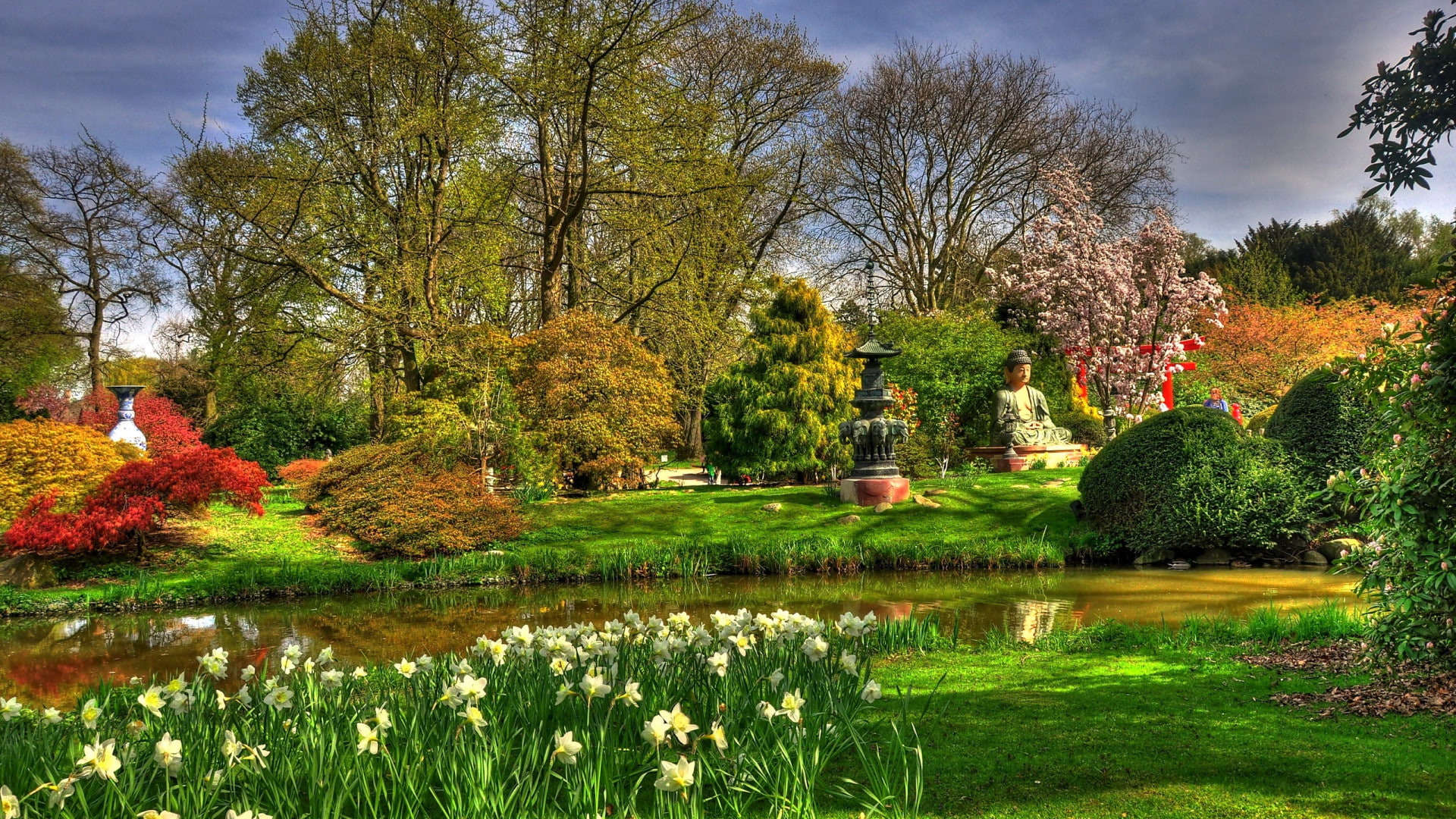 narcissy, narcissuses, statui, buddha, budda, hd flowers, 1080P, image, flower, garden, statues, Flowers, 1920x1080, cvety, HD Wallpaper
