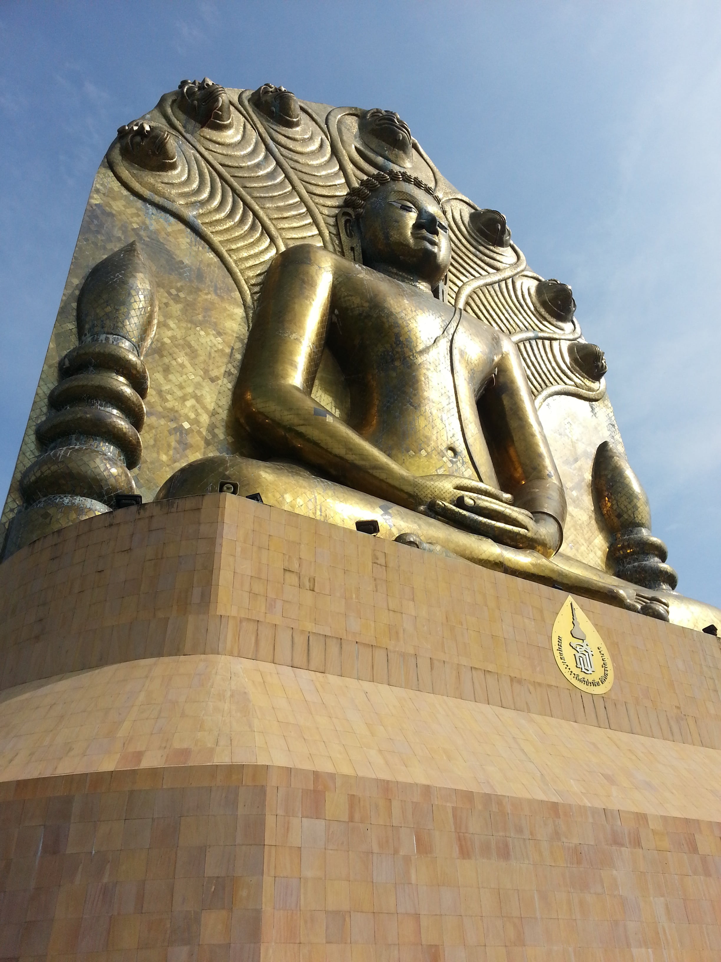 craft, spirituality, creativity, 2K, sculpture, gold colored, male likeness, representation, architecture, thailand, ornate, buddhism, asia, sky, religion, Phone HD Wallpaper