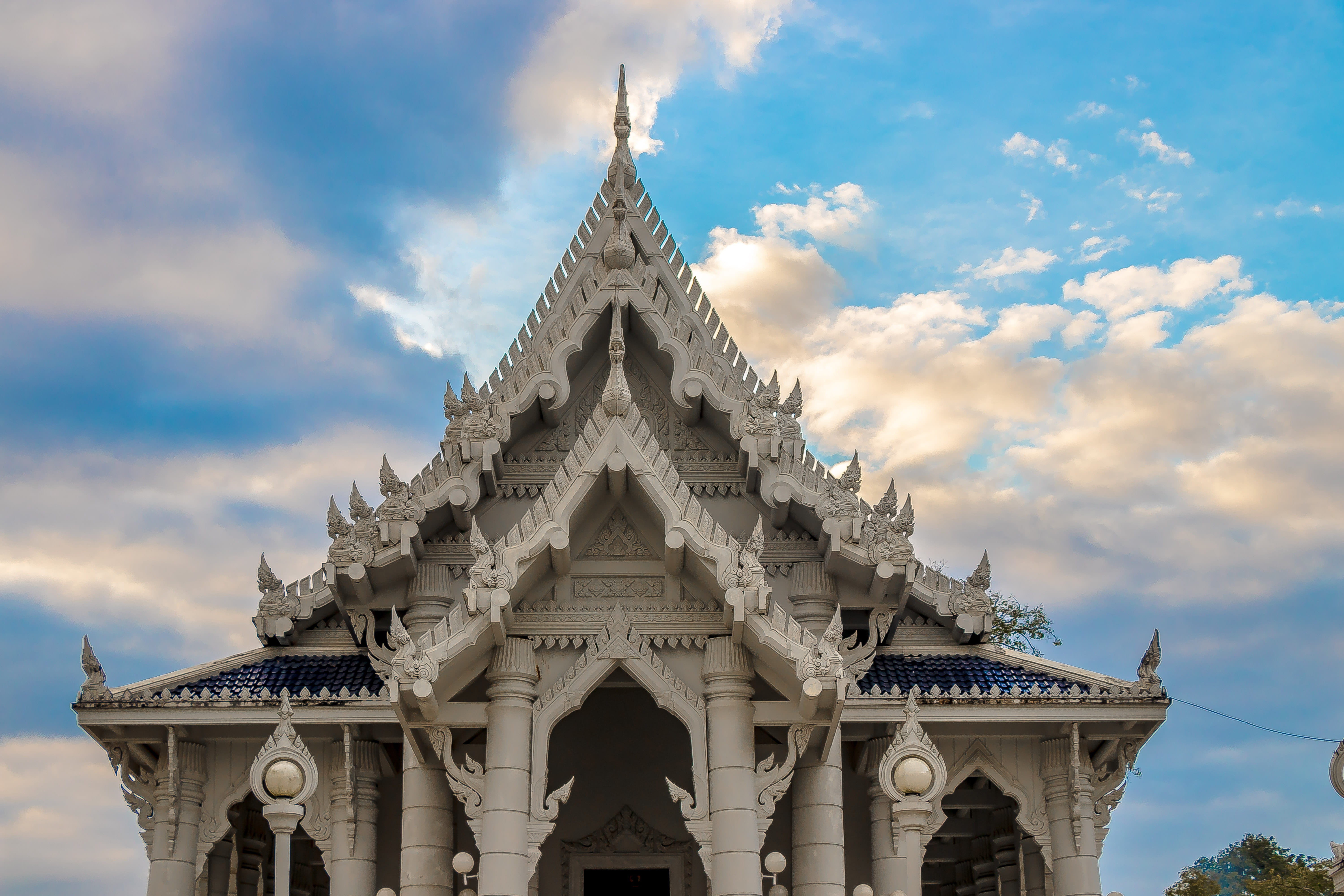 old, outdoors, the past, shakyamuni buddha, at the court of, religion, architecture, built structure, summer, ornate, building exterior, no people, history, HD Wallpaper