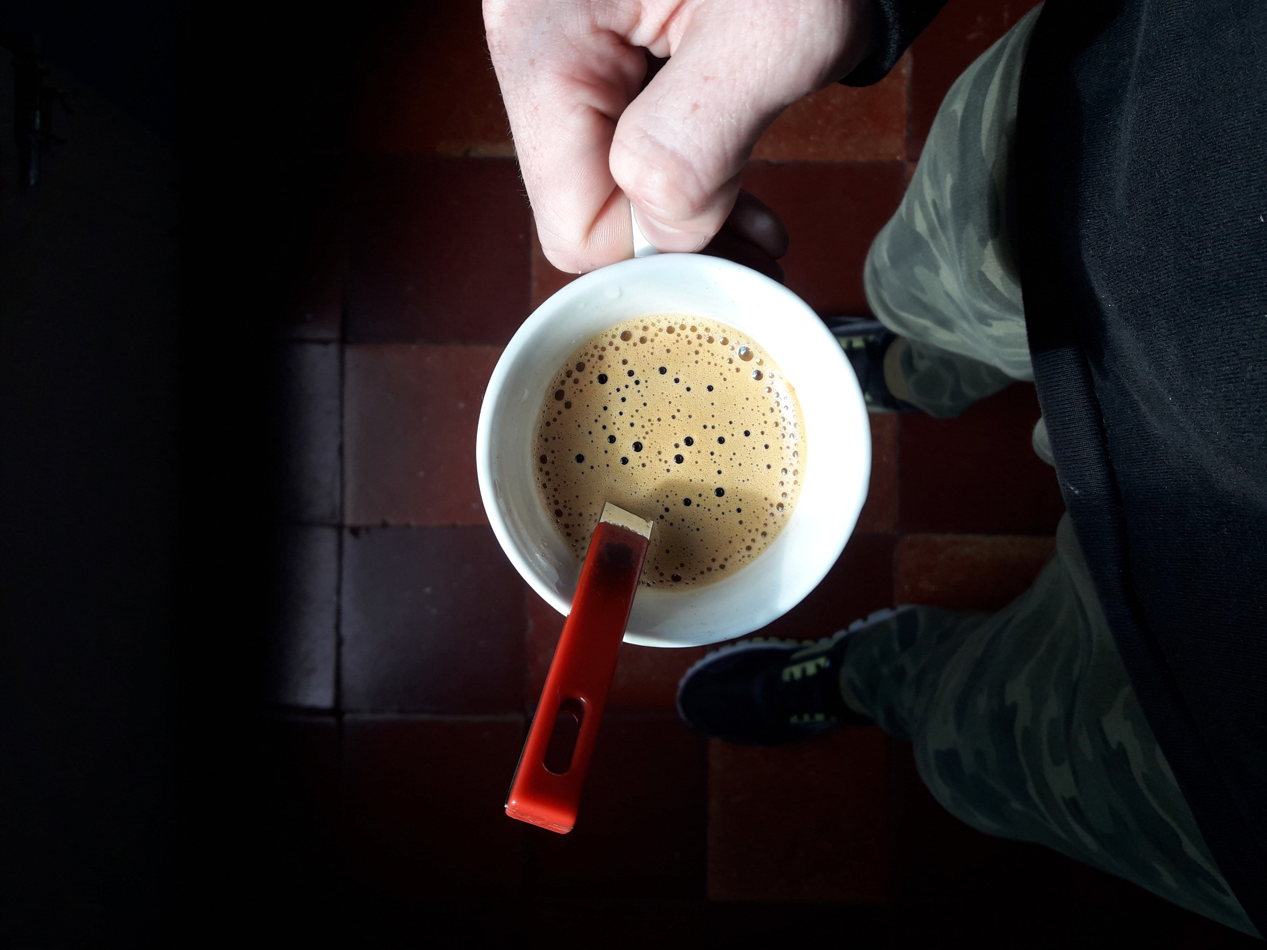mug, refreshment, argentina, men, human hand, hand, high angle view, parana, human body part, holding, 4K, coffee, indoors, drink, food, cup, one person, HD Wallpaper