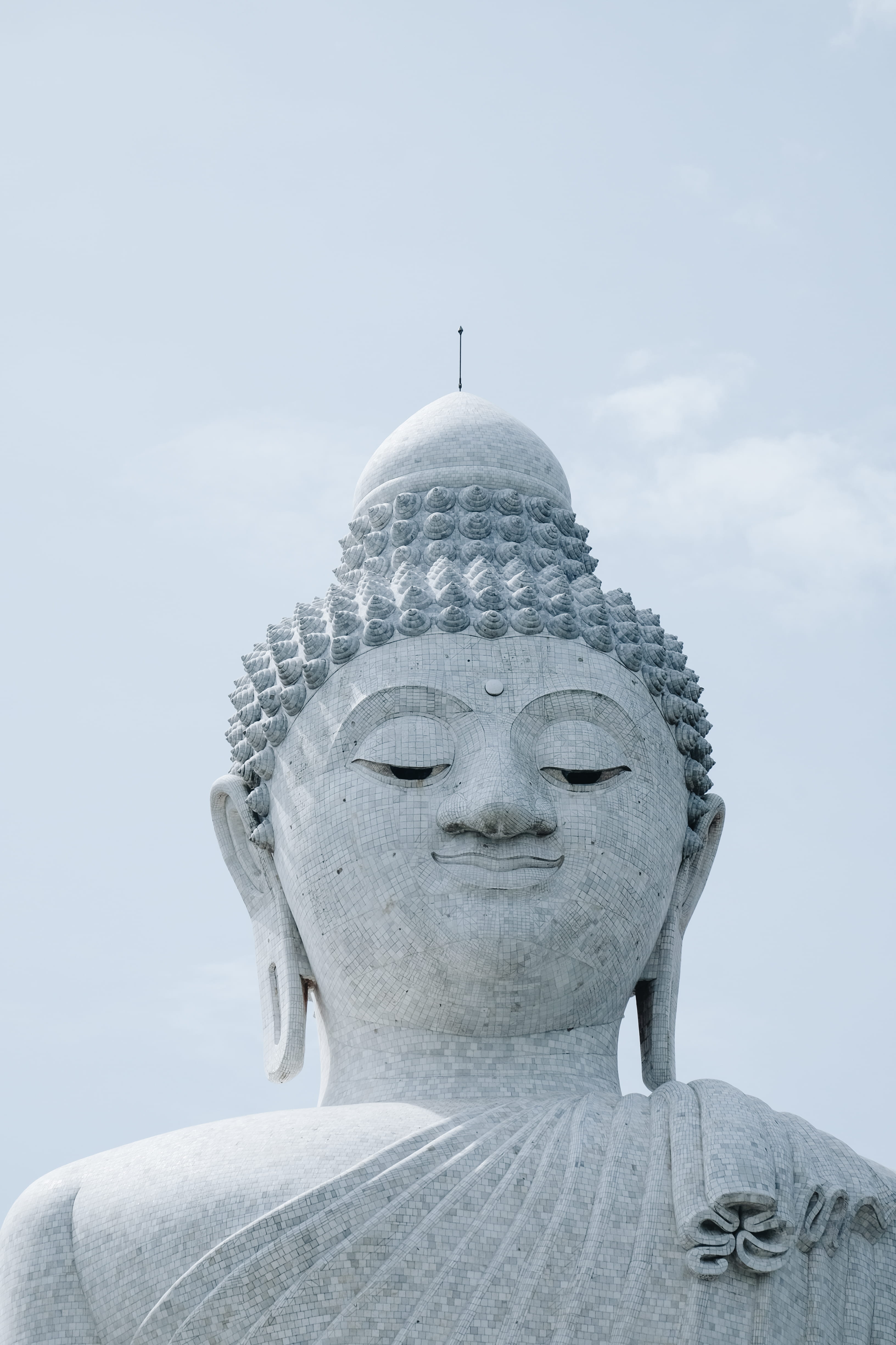 idol, white, no people, representation, low angle view, sky, statue, clear sky, religion, place of worship, craft, belief, 4K, creativity, nature, spirituality, Phone HD Wallpaper