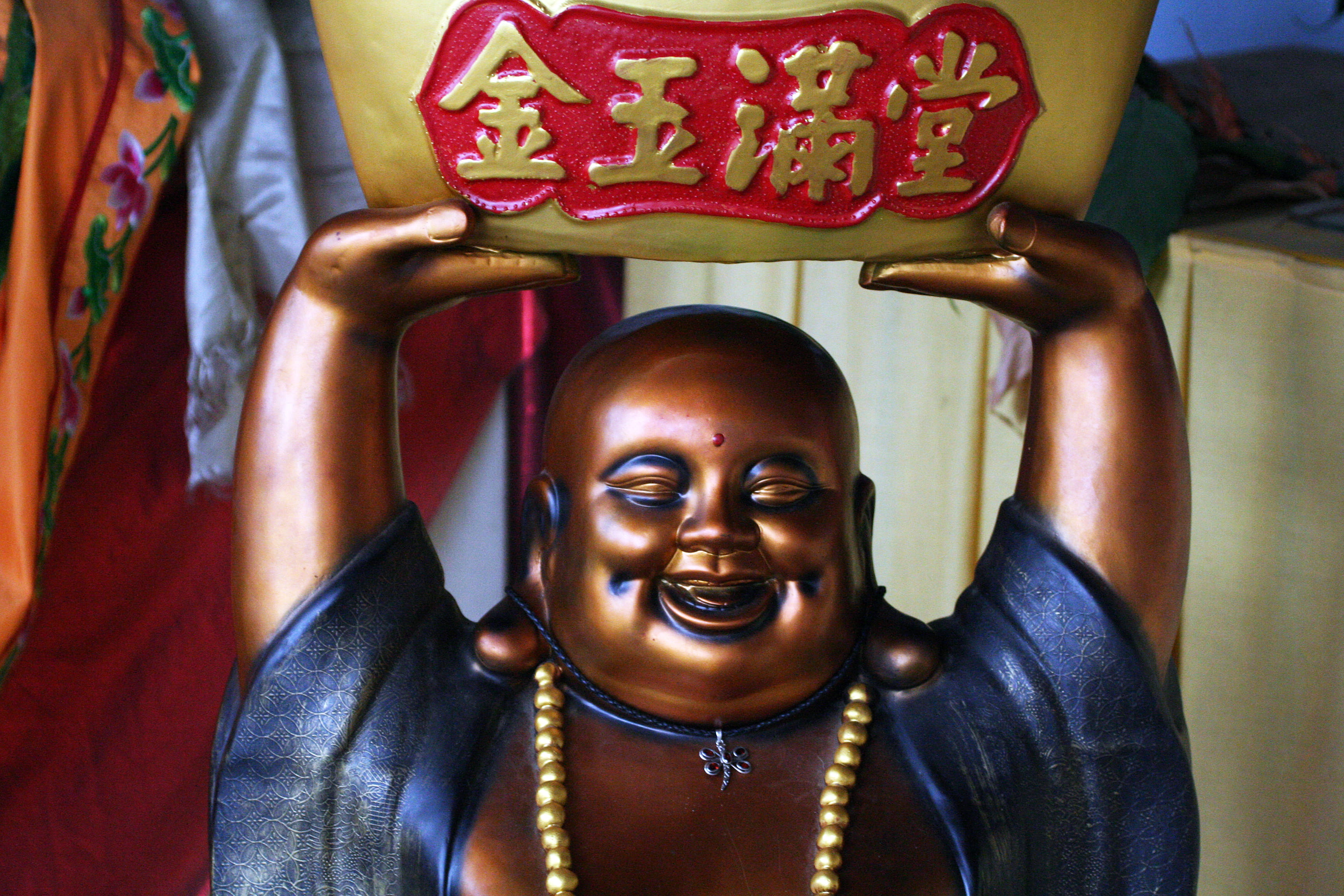 buddah, belief, indoors, building, portrait, statue, spirituality, smiling, traditional clothing, people, celebration, happiness, china, 2K, architecture, HD Wallpaper