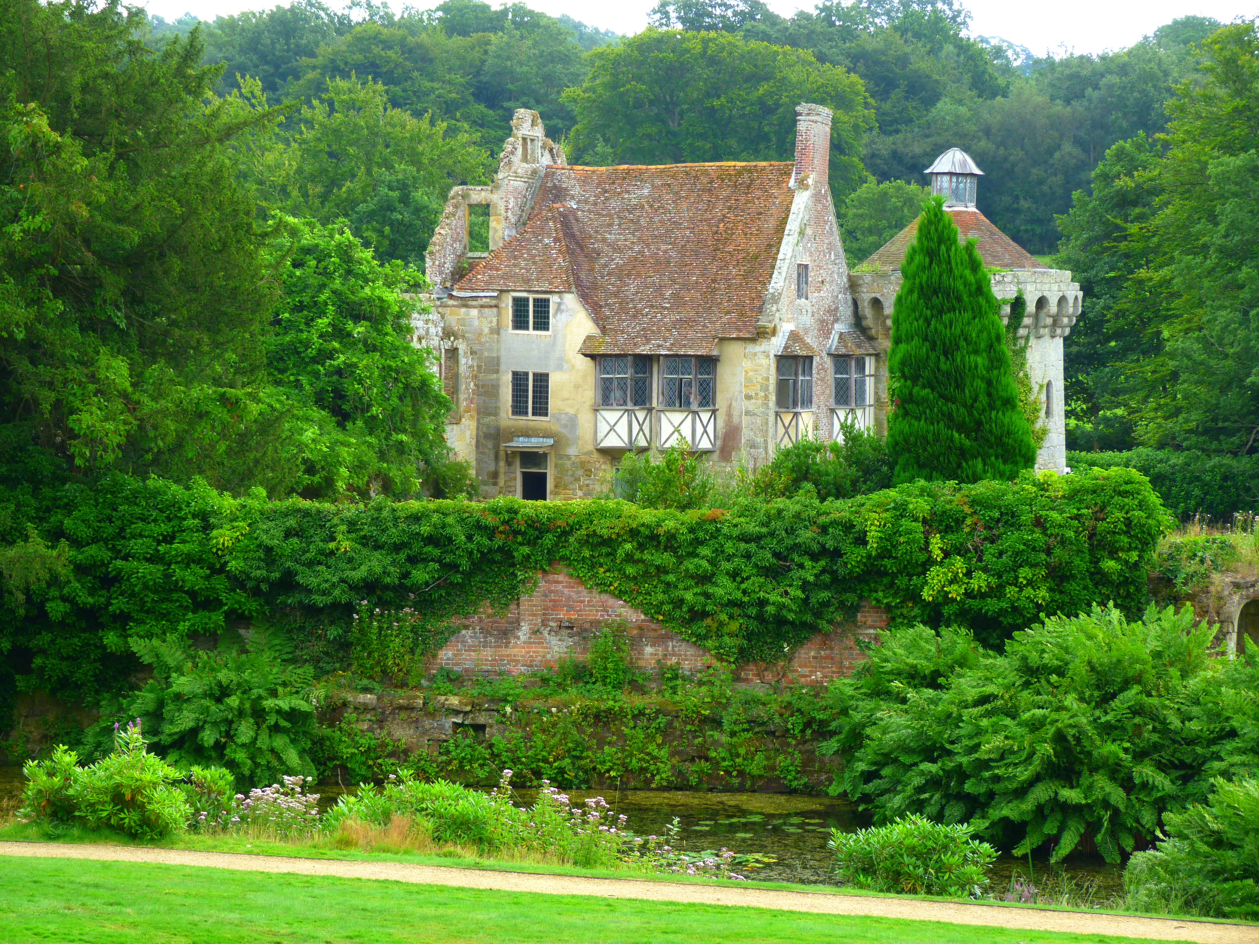outdoors, luxury, building, plant, historic, tree, foliage, no people, land, nature, green color, lush foliage, day, heritage, architecture, scotney castle, HD Wallpaper