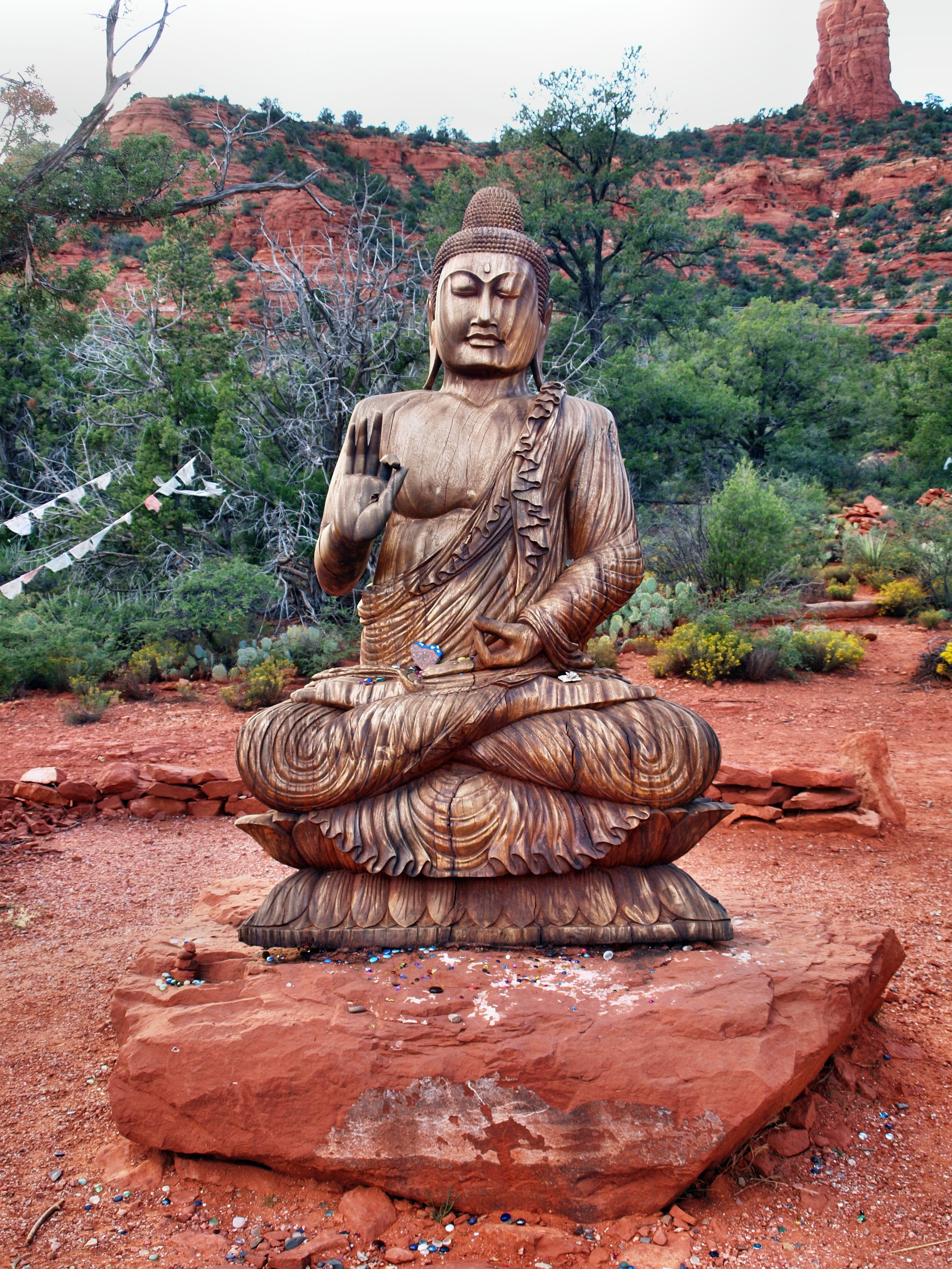 statue, no people, solid, Usa, tree, male likeness, sculpture, Red Rock, Arizona, architecture, human representation, Buddah, art and craft, creativity, Phone HD Wallpaper