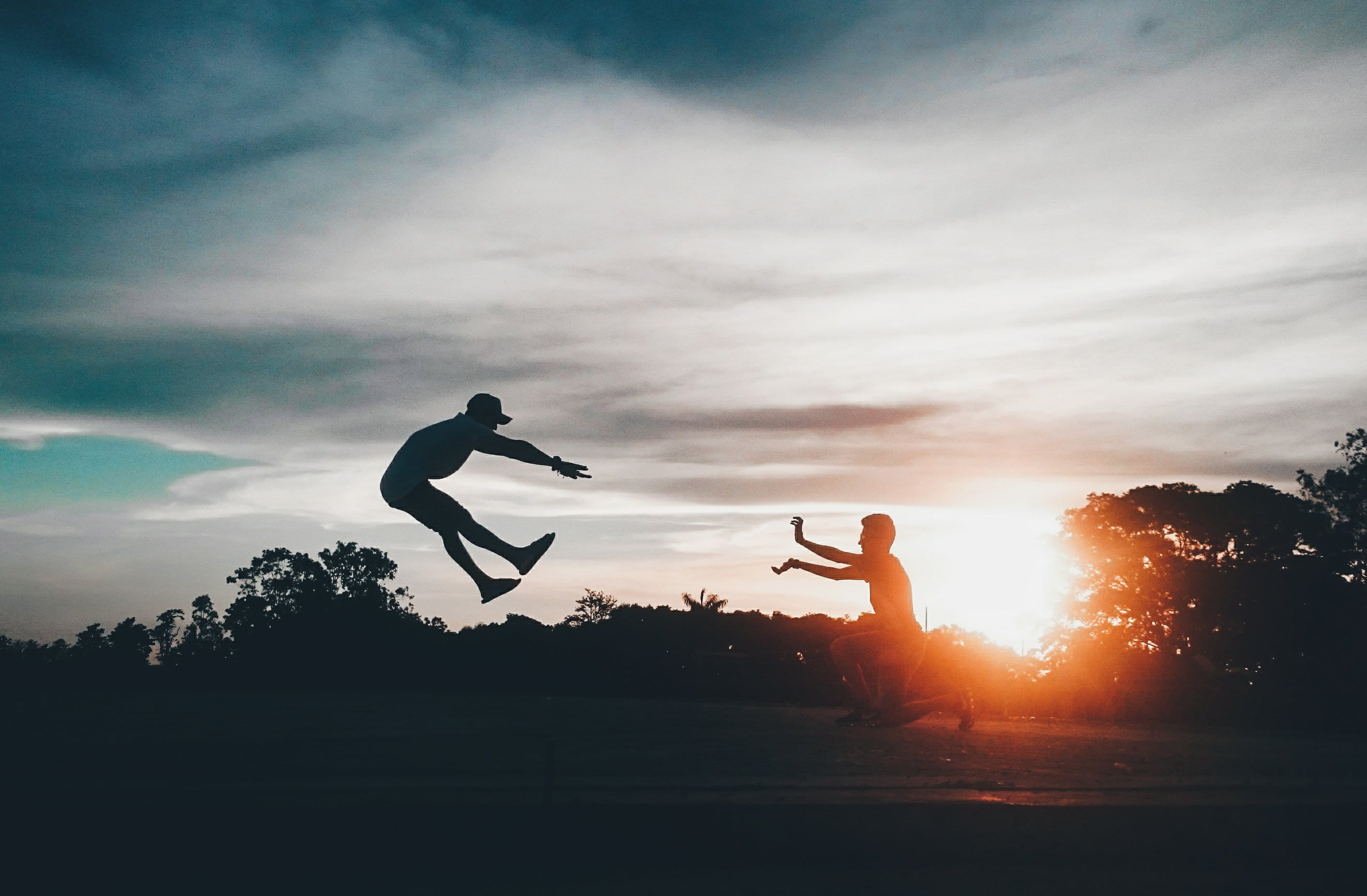 enjoyment, sunset, silhouetted, hat, vitality, leisure activity, 2K, portrayal, attack, backlit, togetherness, fun, two people, outdoors, people, mid-air, HD Wallpaper