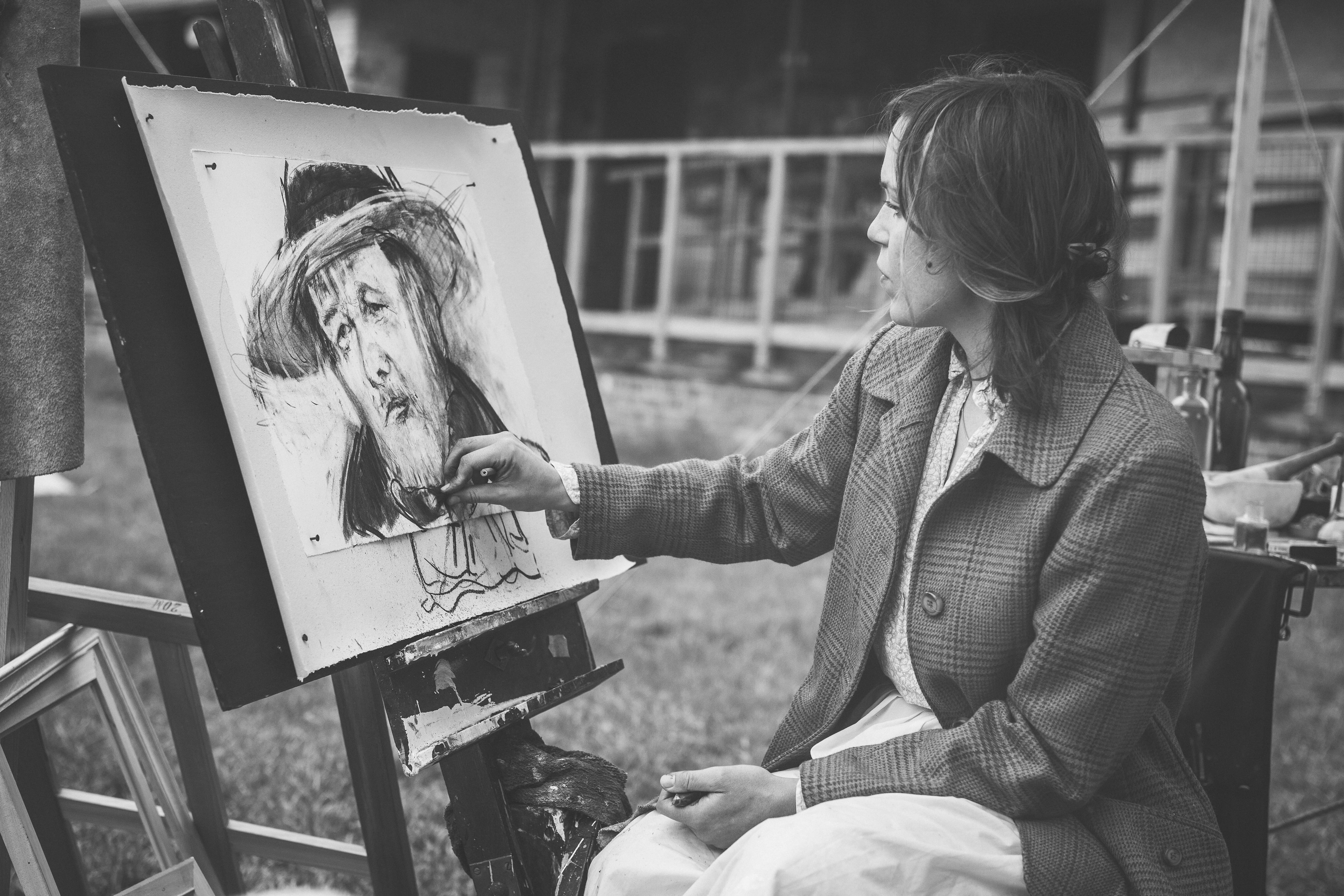 people, charcoal, real people, talent, paintbrush, drawing - activity, artist, casual clothing, easel, holding, adult, art and craft, one person, brush, HD Wallpaper