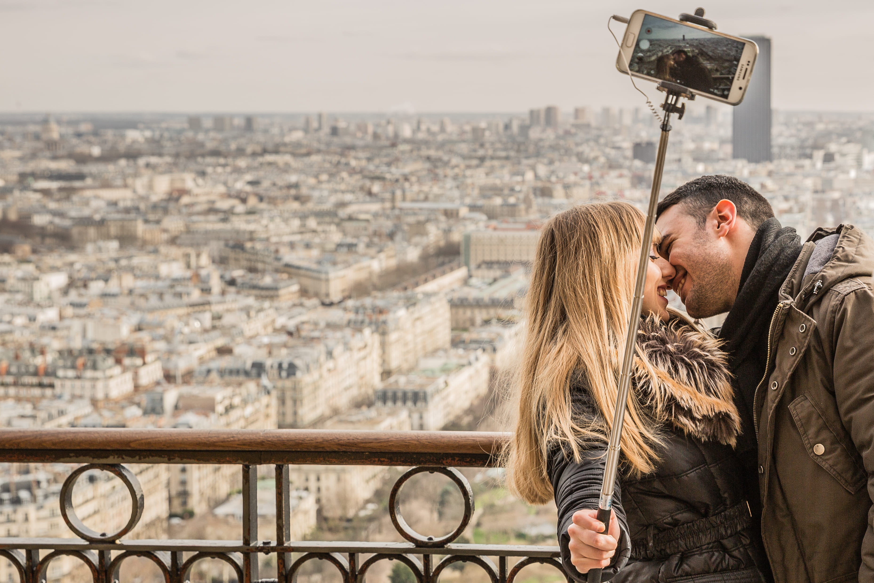 built structure, men, couple, selfie, man, urban, people, city, young men, cellphone, architecture, taking photo, young women, romance, two people, travel destinations, HD Wallpaper