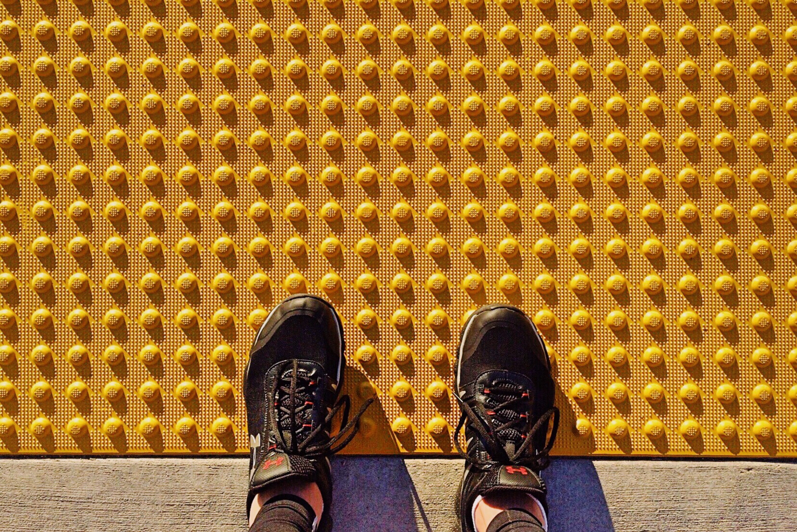 day, sidewalk, 2K, real people, tiled floor, low section, leisure activity, human foot, directly above, shoe, flooring, human body part, unrecognizable person, HD Wallpaper