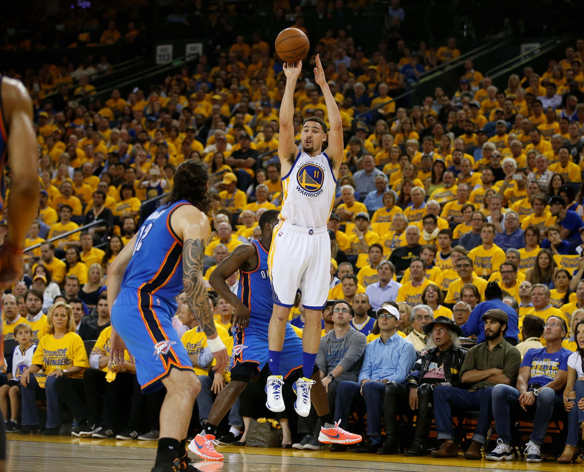 golden state warriors  for mac, performance, spectator, men, artist, mixed age range, celebration, festival, audience, crowd, real people, match - sport, HD Wallpaper