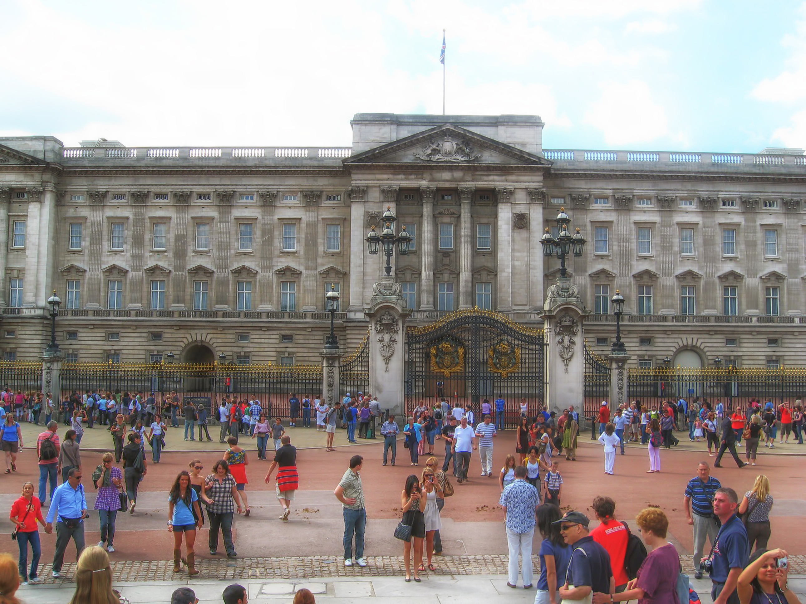 mixed age range, city, large group of people, crowd, london, leisure activity, lifestyles, people, women, travel destinations, travel, built structure, HD Wallpaper