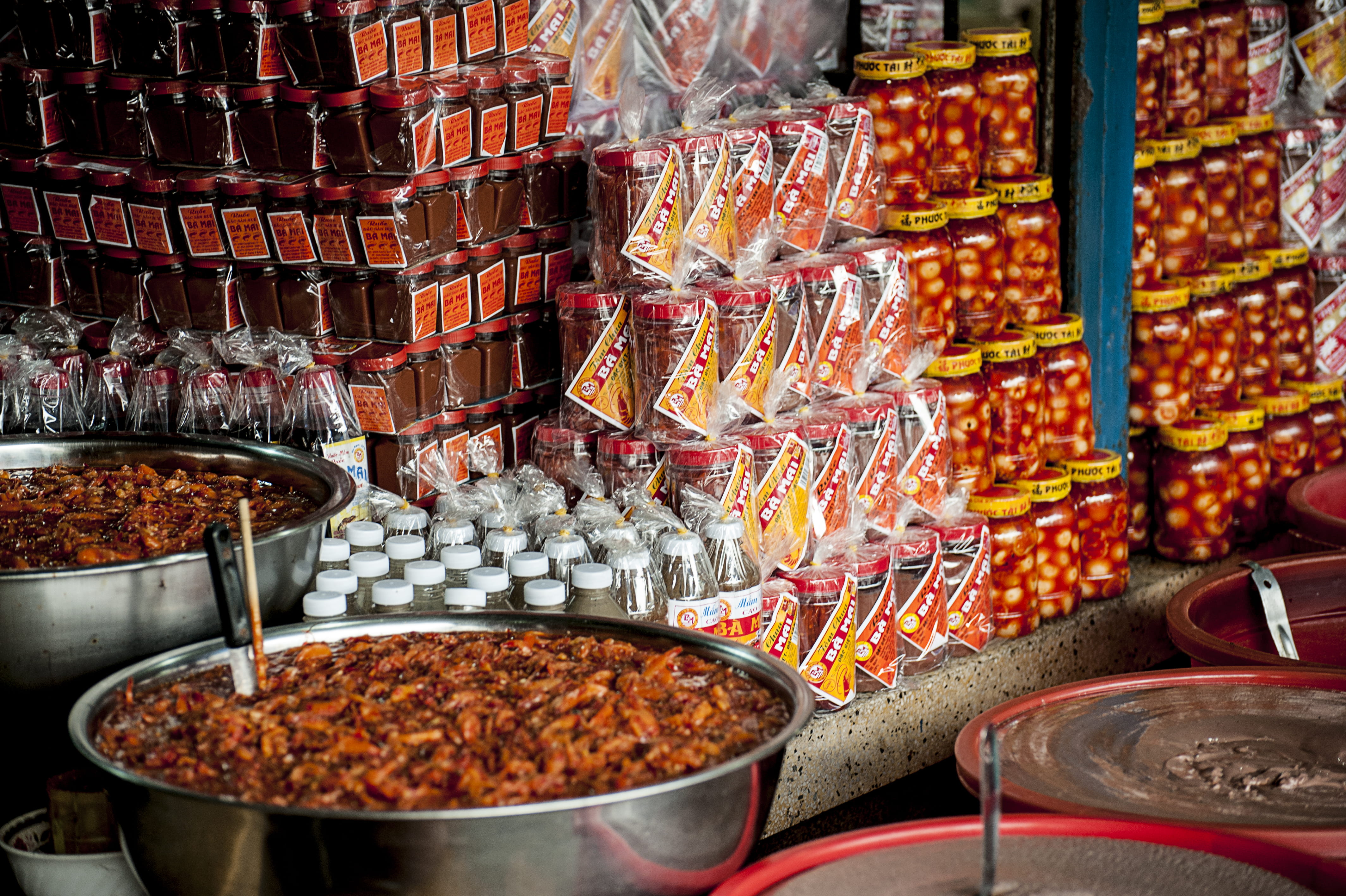 color, large group of objects, market stall, indoors, arrangement, in a row, grocery store, still life, choice, marketplace, stall, place of business, container, HD Wallpaper