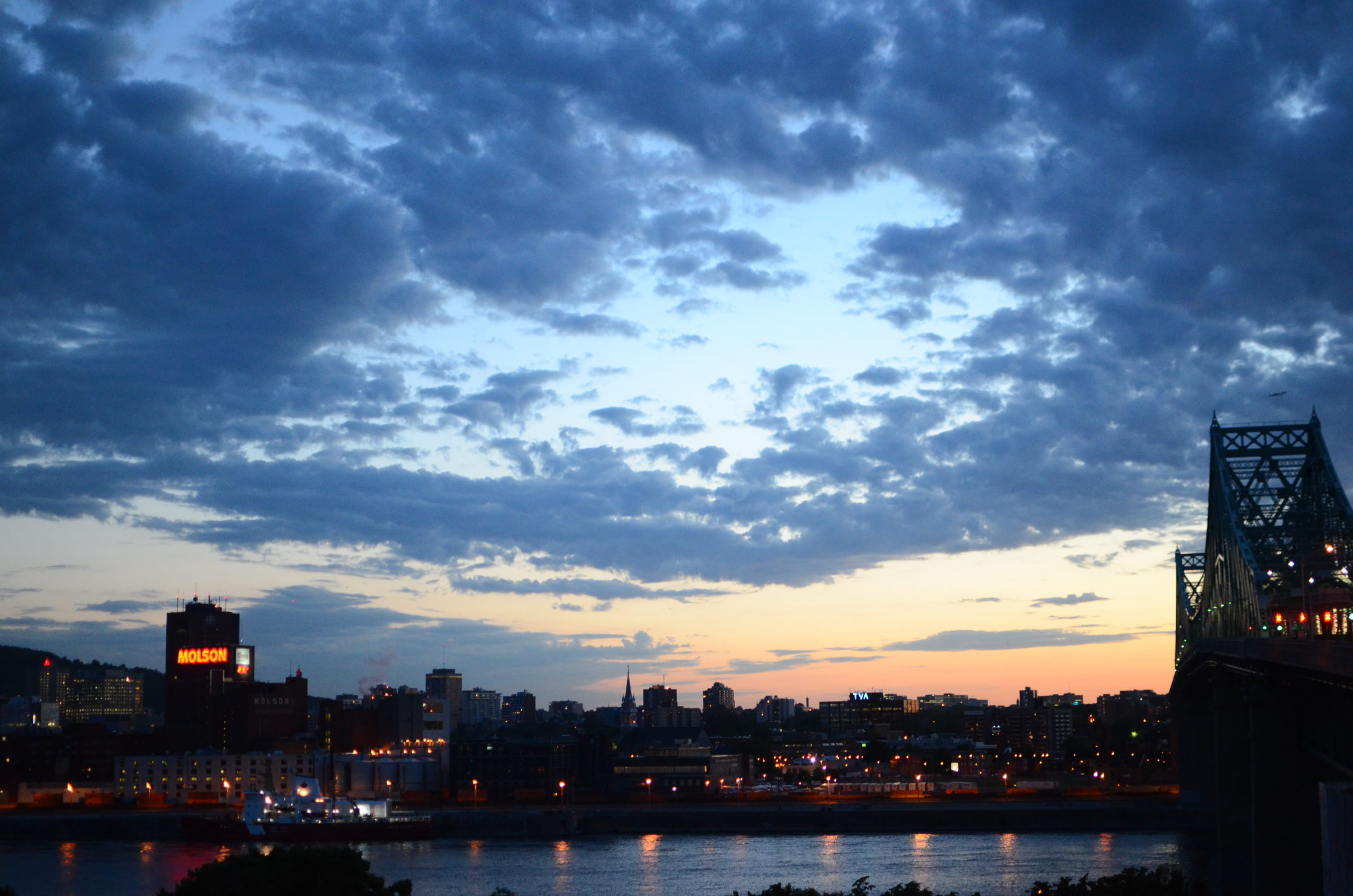 cloud - sky, architecture, beer, 2K, illuminated, building, building exterior, built structure, reflection, dusk, nature, montreal, city, pont jacques-cartier, HD Wallpaper