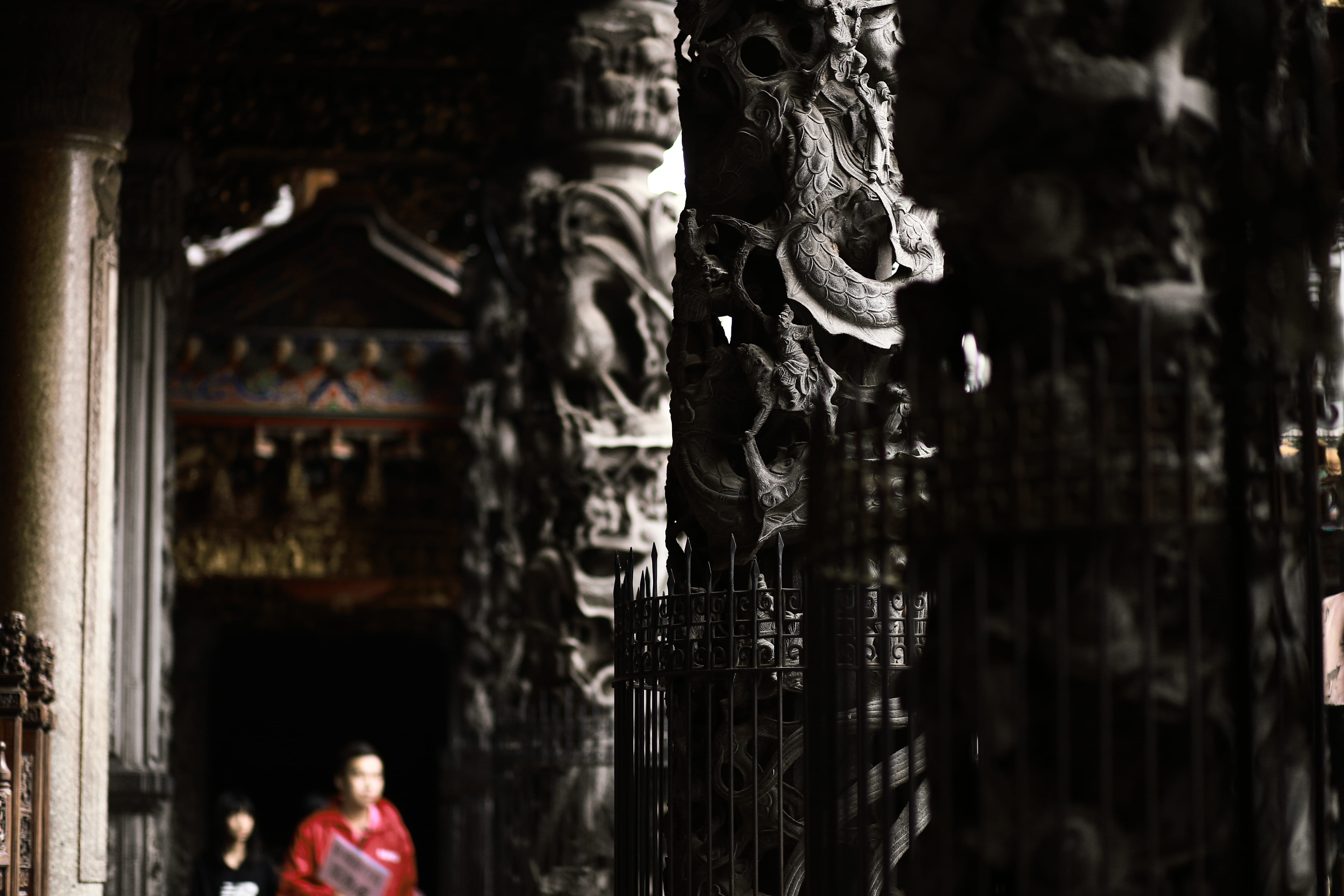 ornate, column, museum, 5K, emblem, belief, totem, red, ornament, human, carving - craft product, architecture, tiki, representation, outdoors, stands, HD Wallpaper
