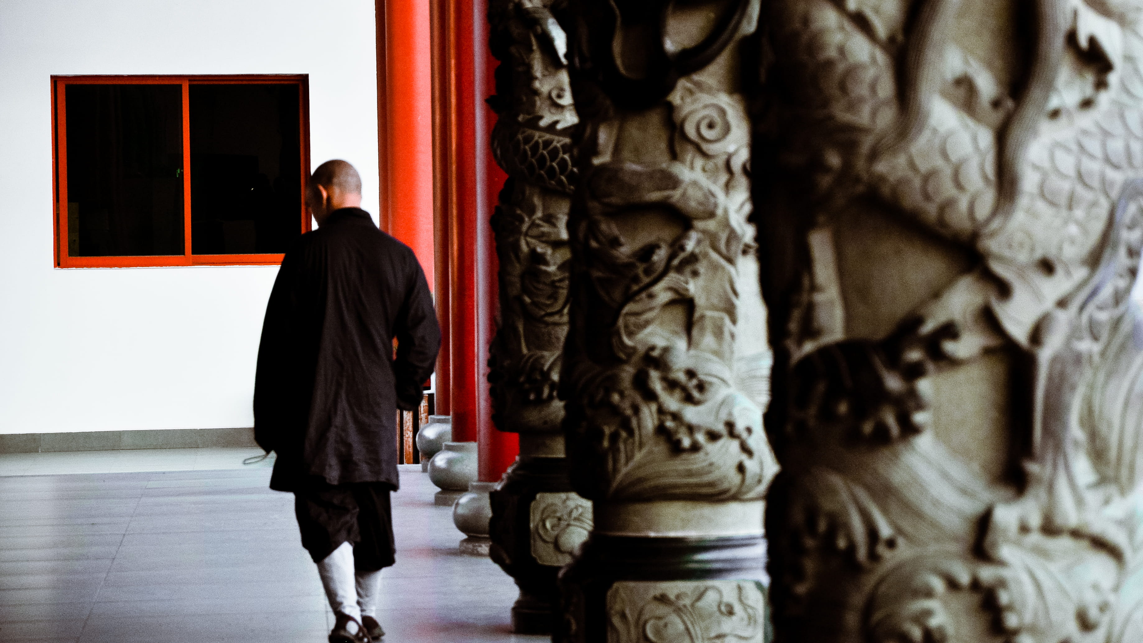 flooring, male likeness, coat, tiger, statue, rear view, craft, built structure, building exterior, human, pillar, belief, art and craft, emblem, one person, HD Wallpaper